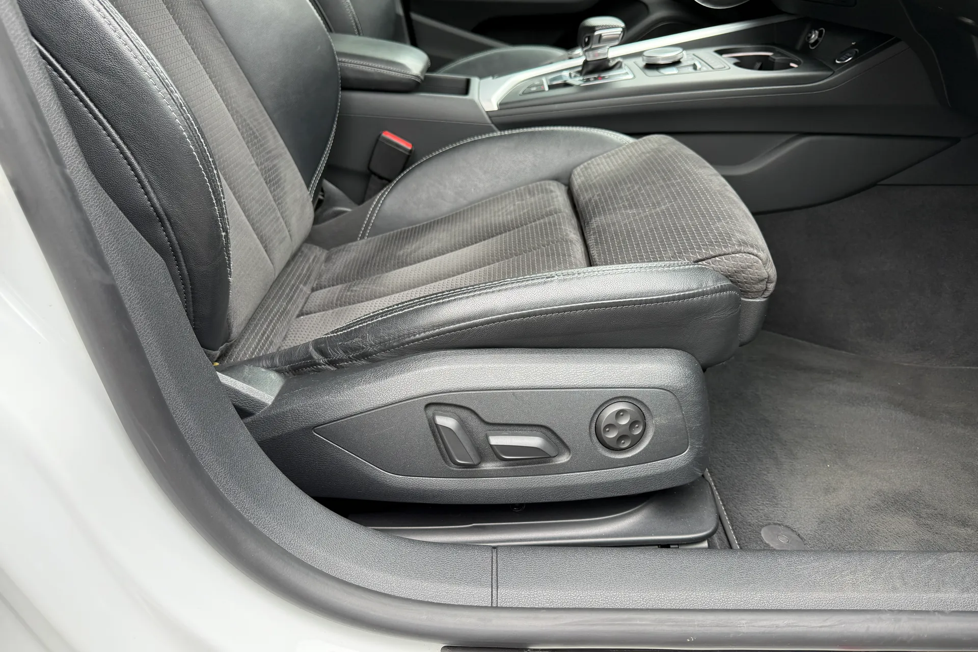 Audi A5 thumbnail image number 29