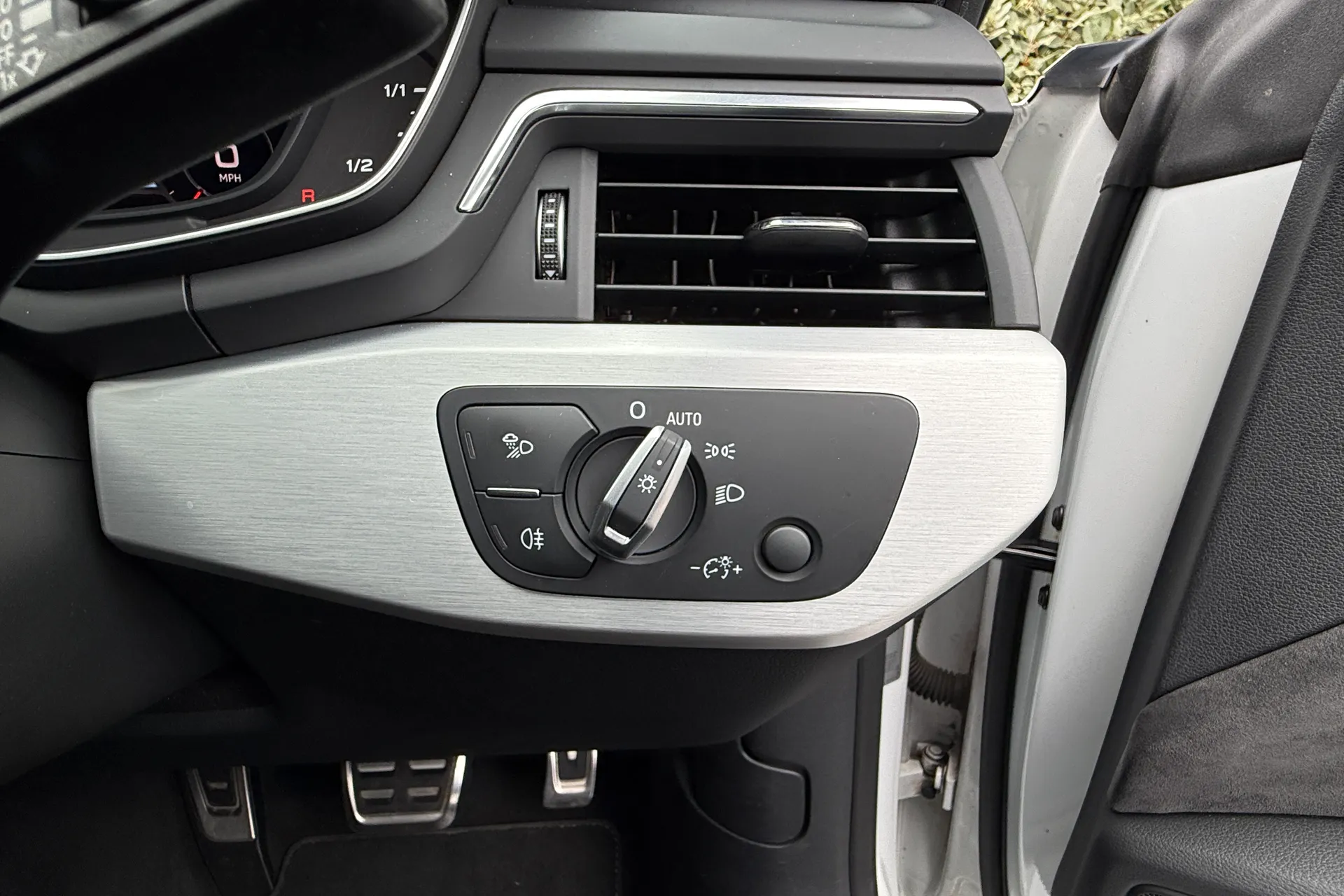 Audi A5 thumbnail image number 40