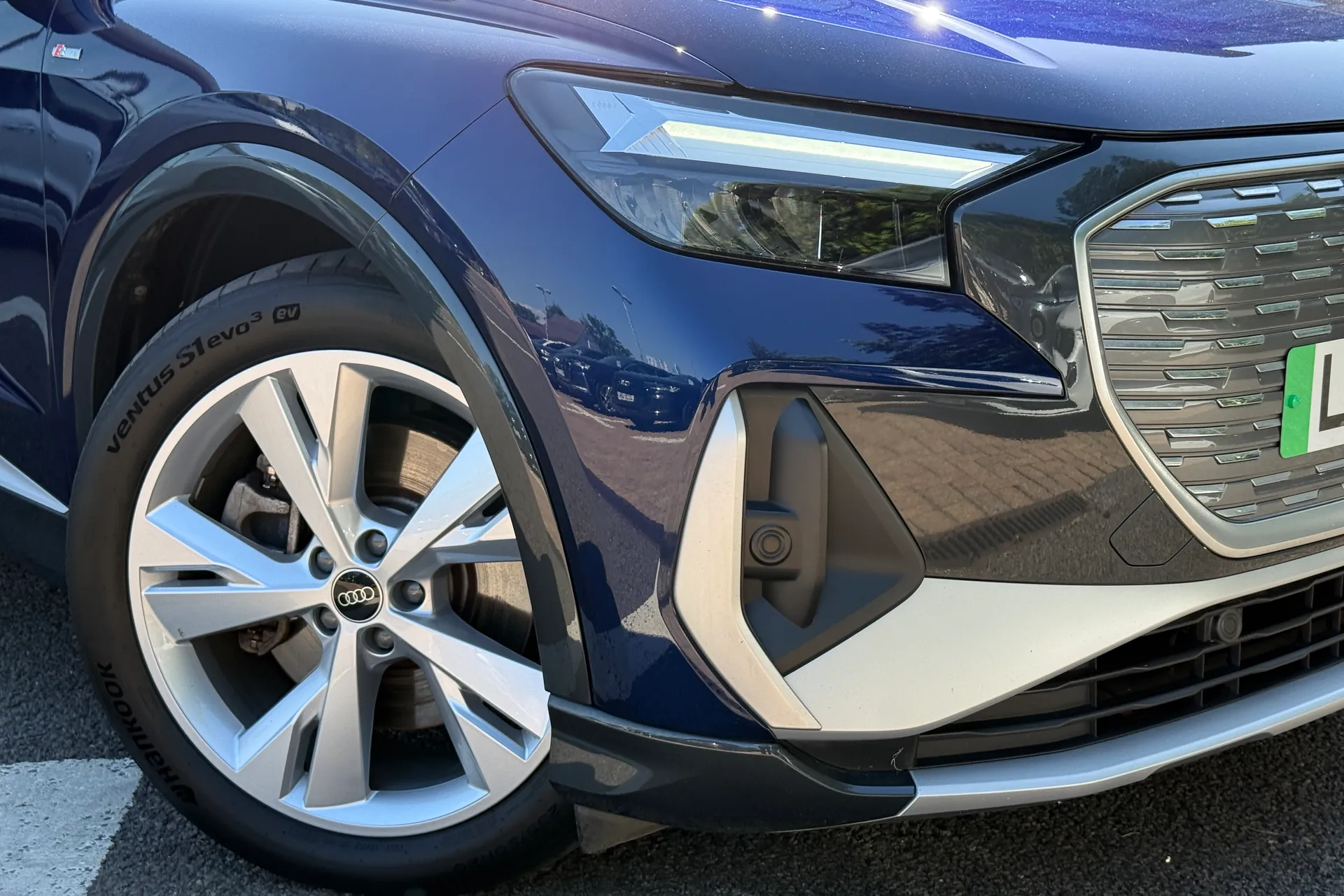 Audi Q4 thumbnail image number 11