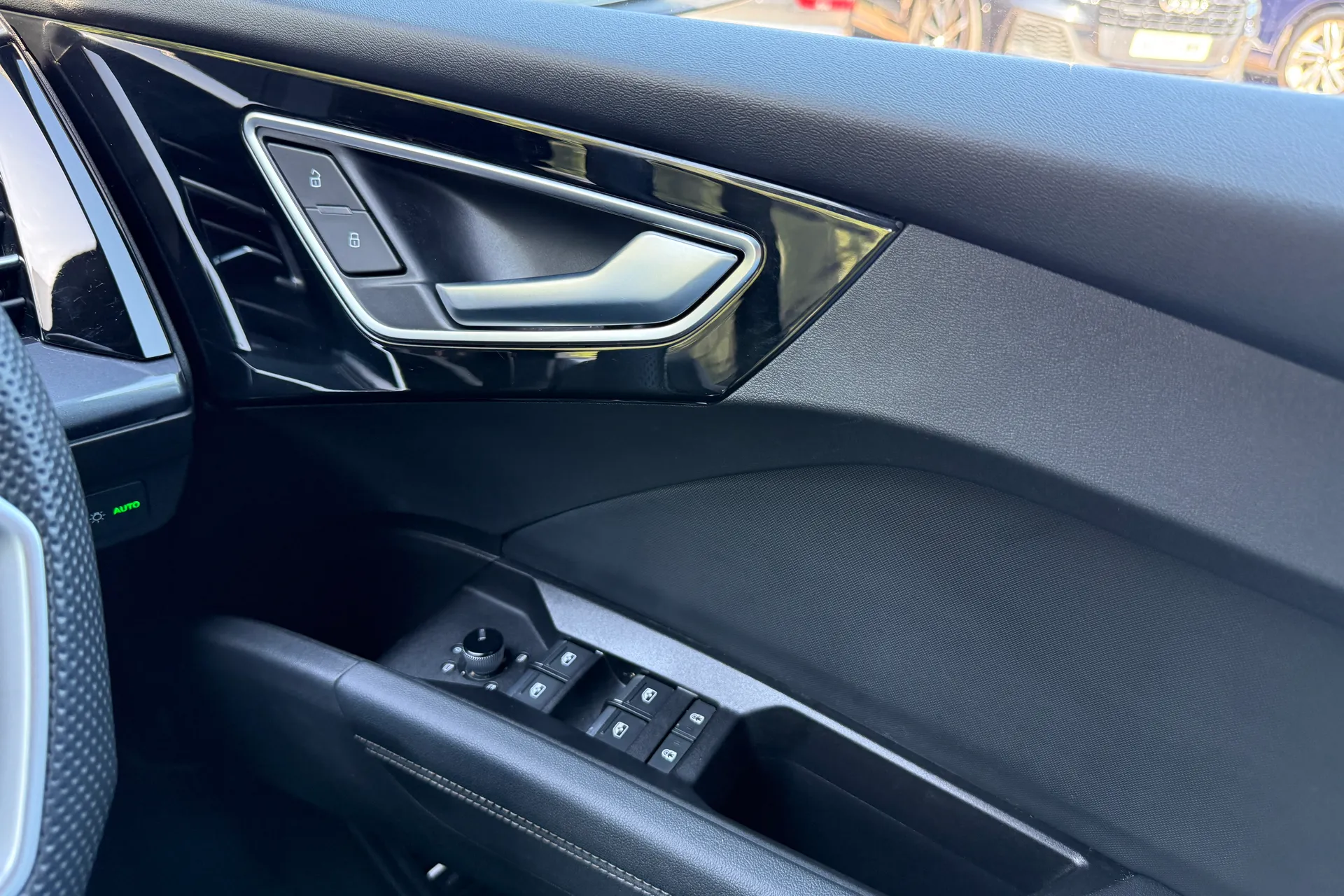 Audi Q4 thumbnail image number 25