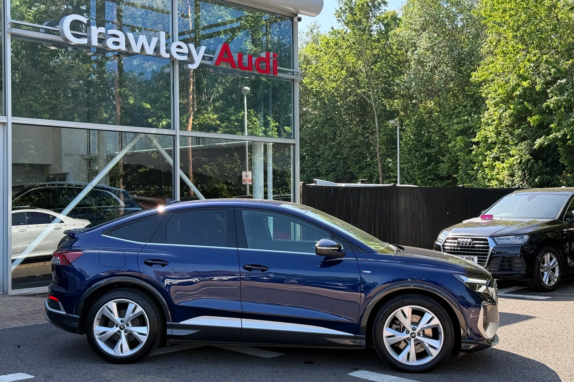 Audi Q4 thumbnail image number 2