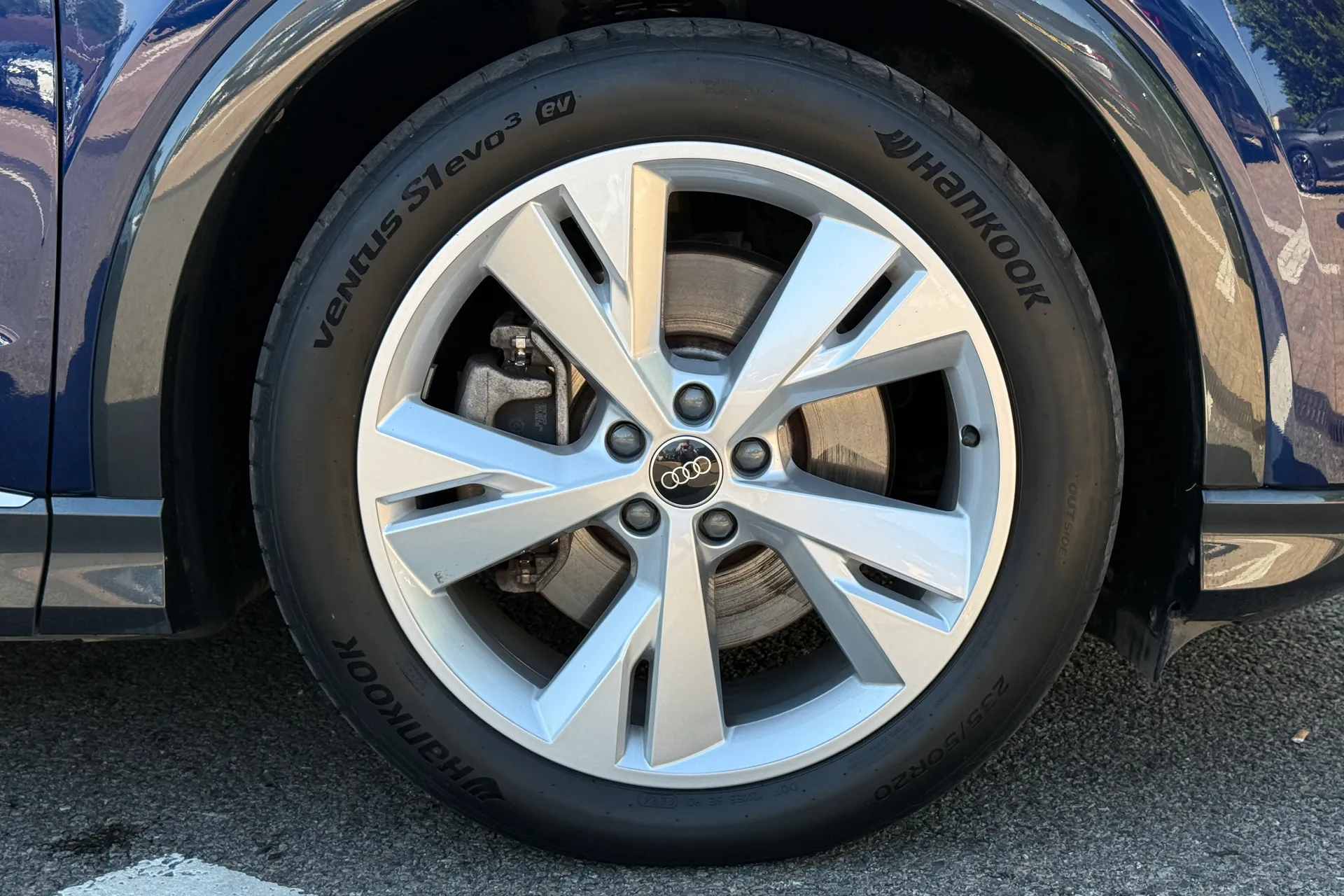 Audi Q4 thumbnail image number 29