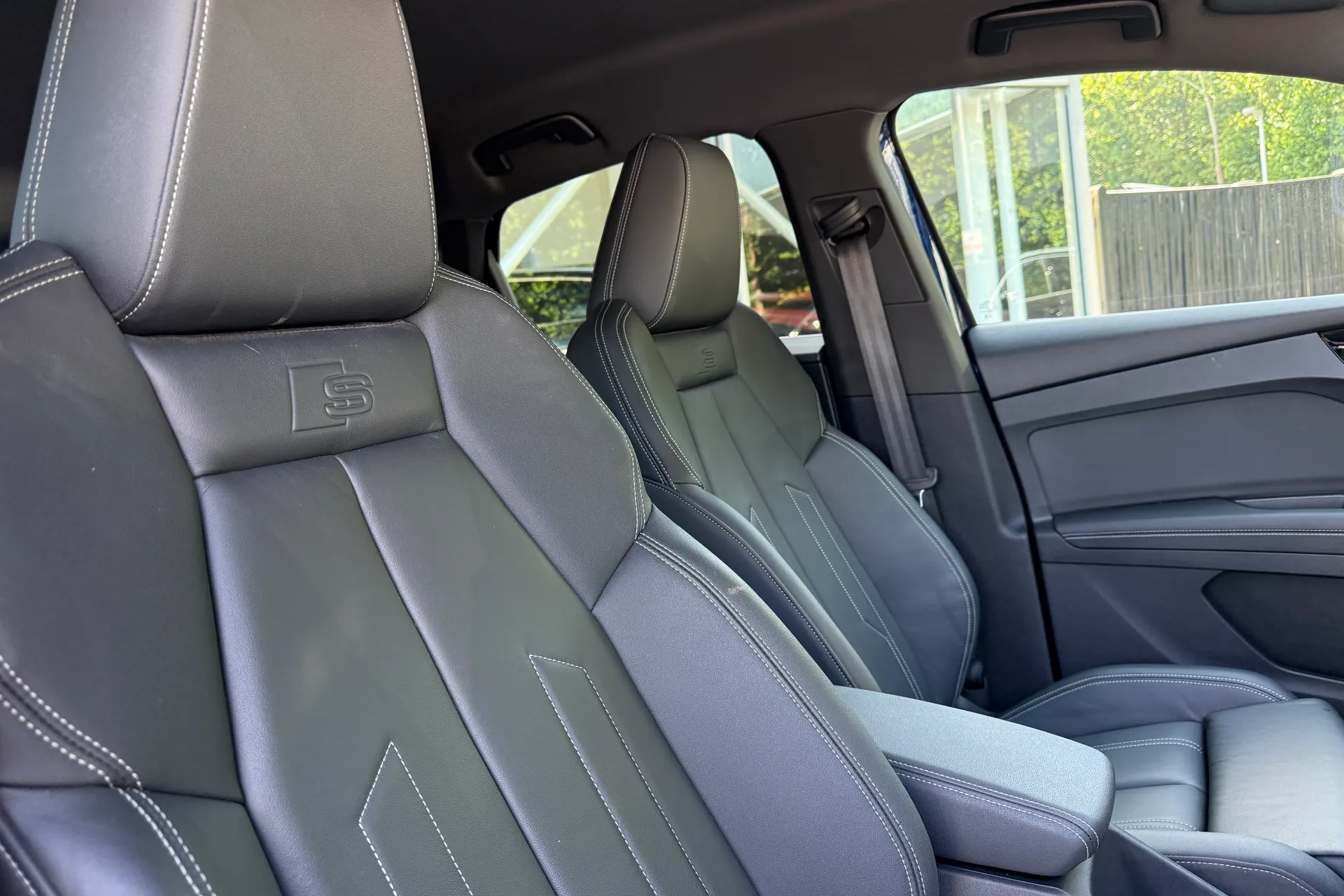Audi Q4 thumbnail image number 27