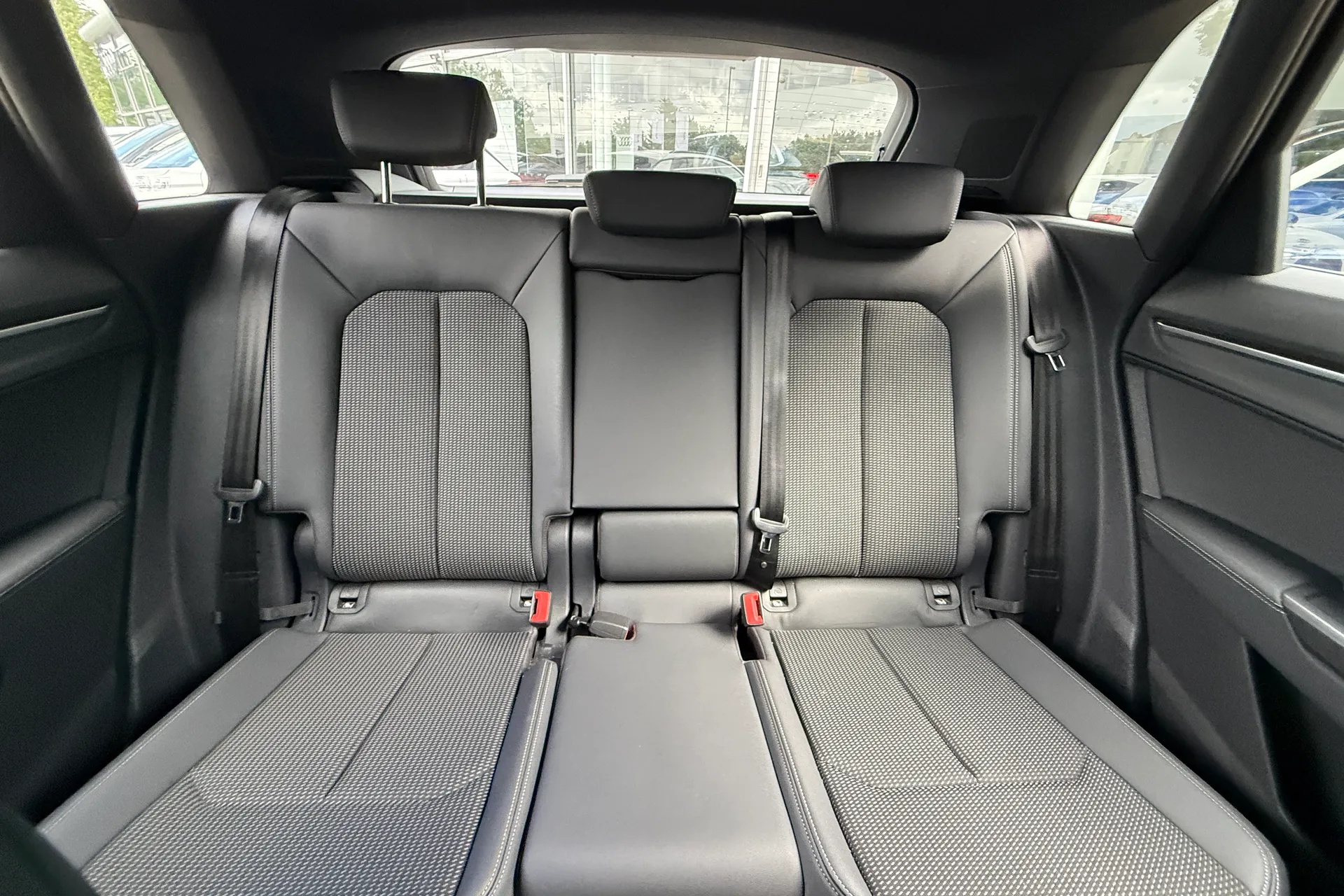 Audi Q3 thumbnail image number 25