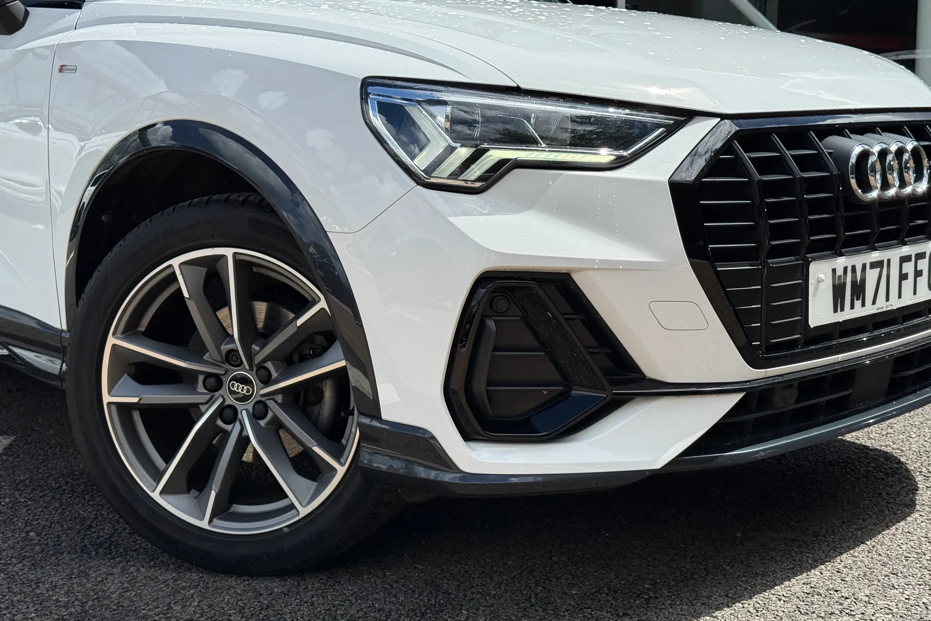 Audi Q3 thumbnail image number 11