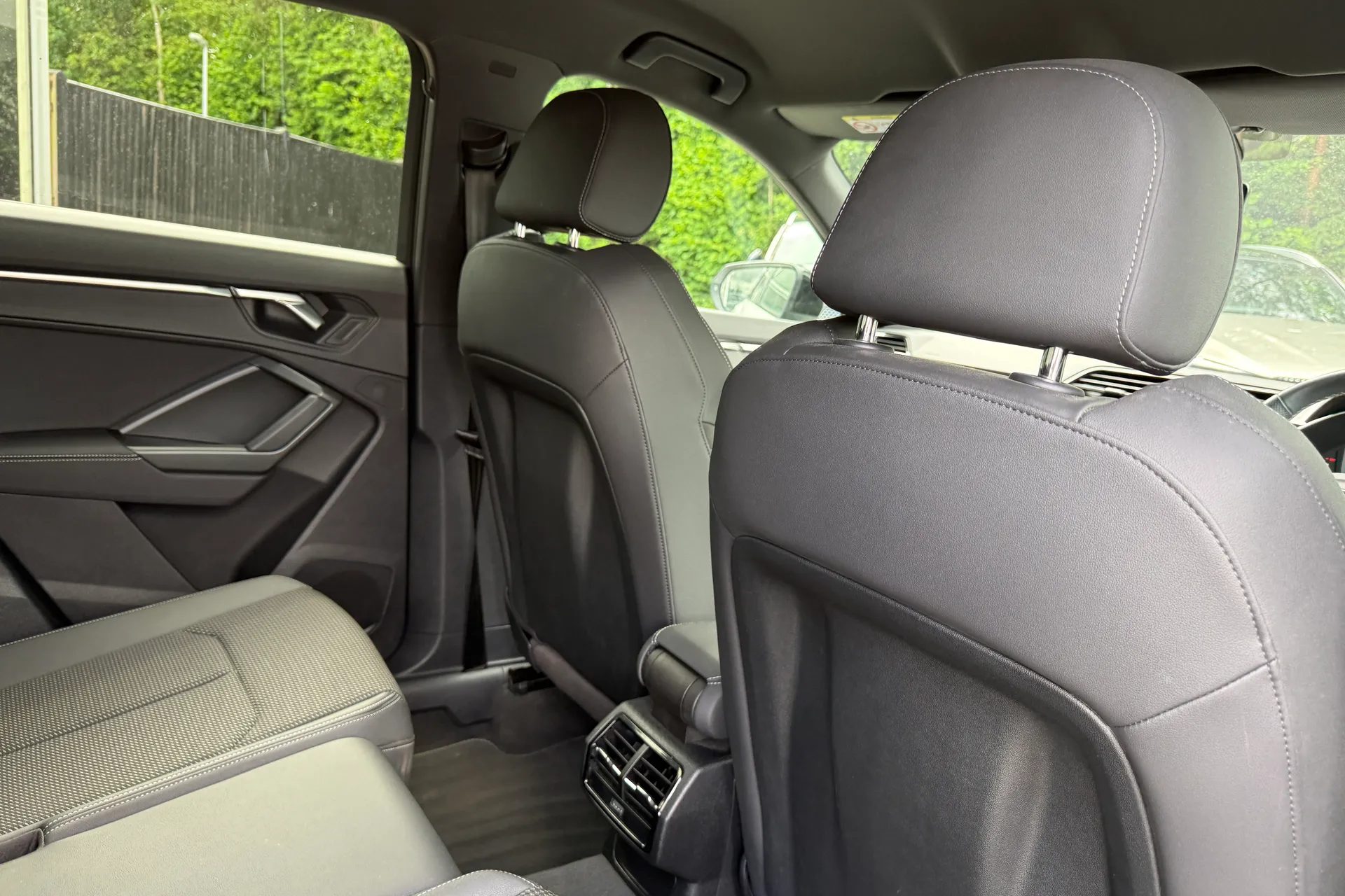 Audi Q3 thumbnail image number 35
