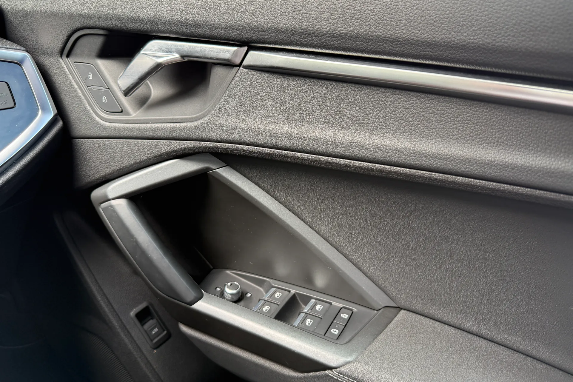 Audi Q3 thumbnail image number 20