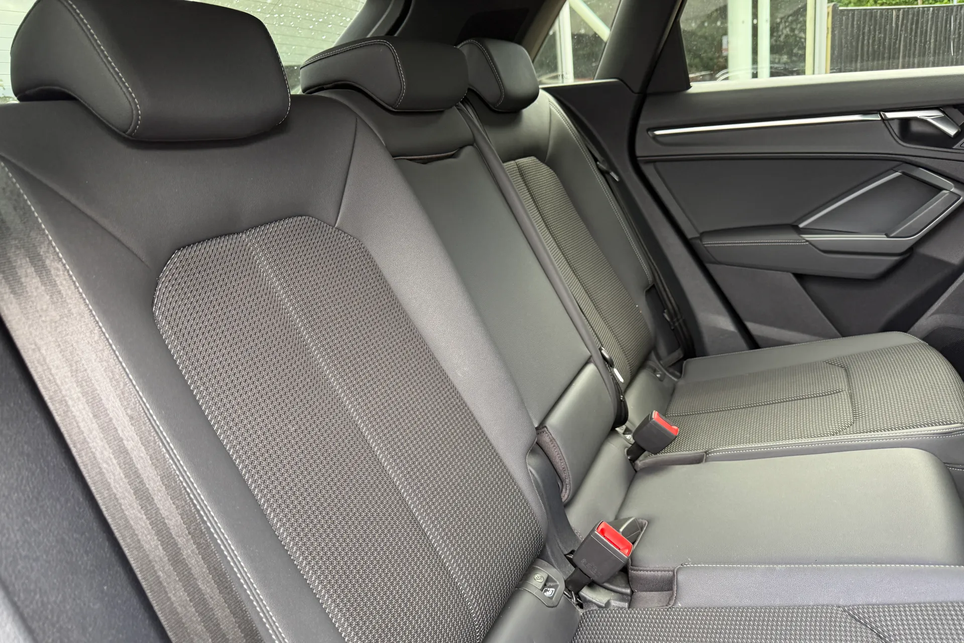 Audi Q3 thumbnail image number 33