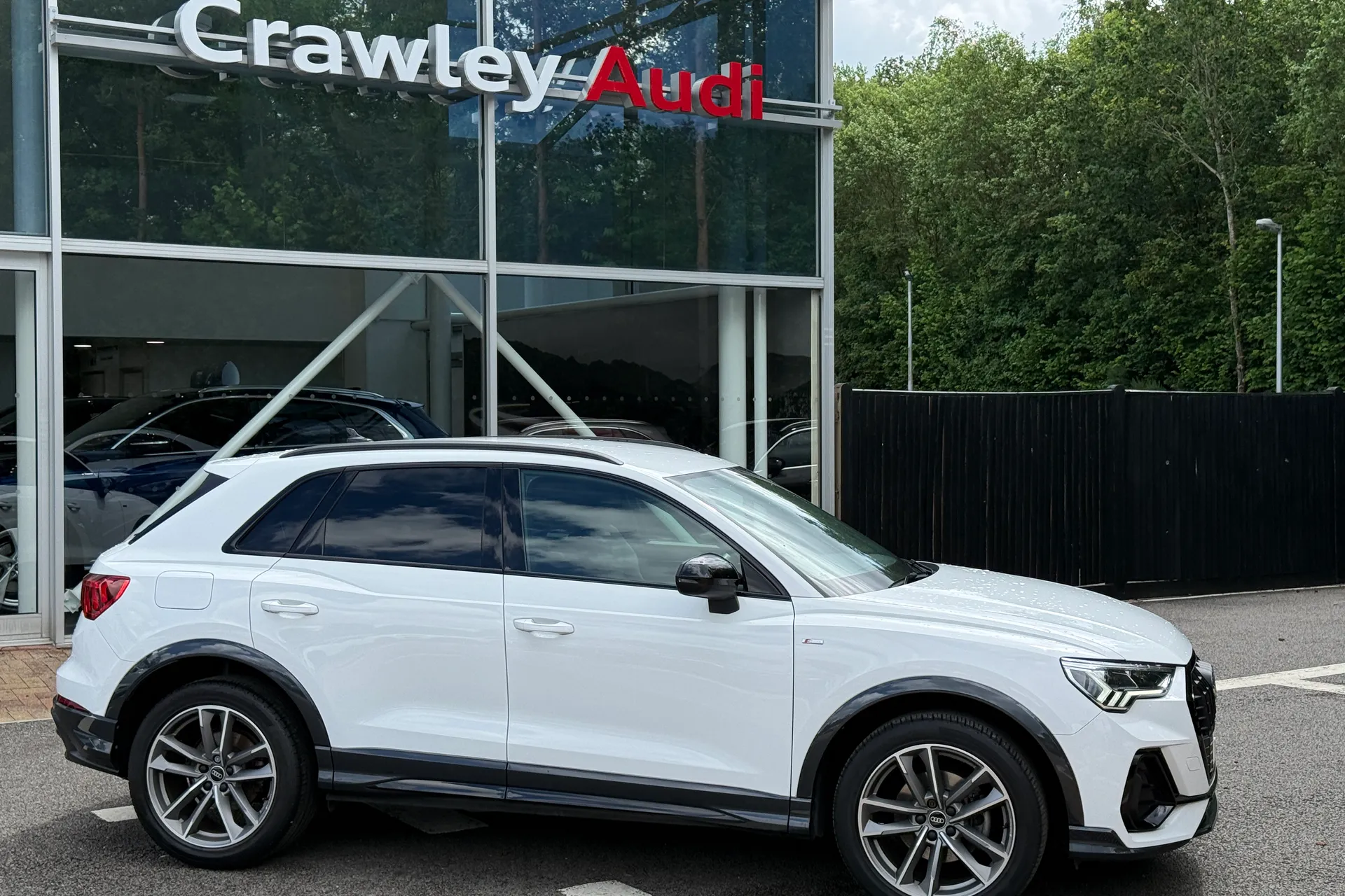 Audi Q3 thumbnail image number 2