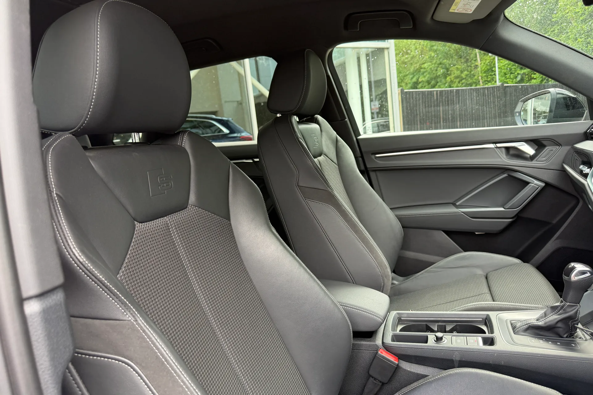 Audi Q3 thumbnail image number 29