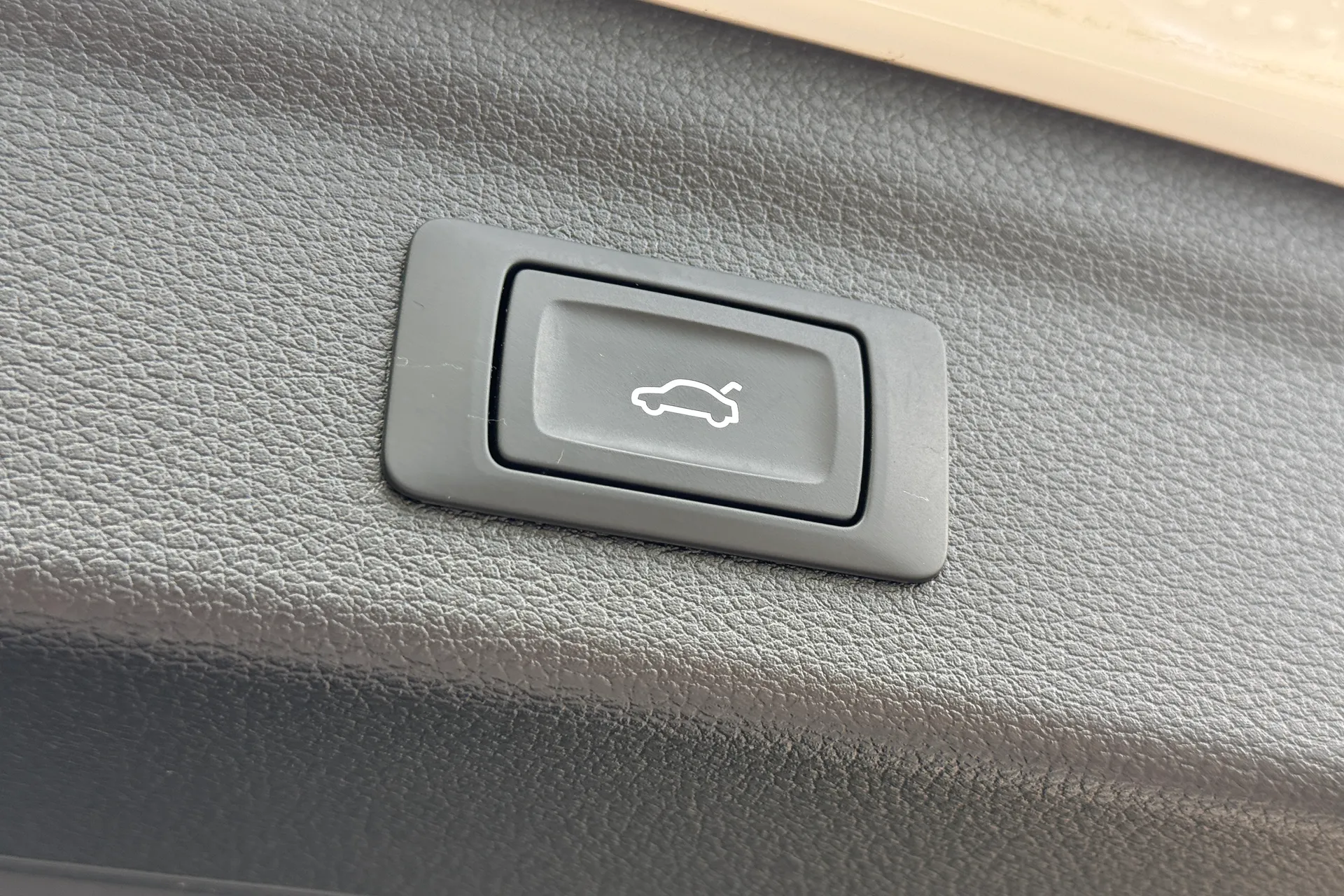 Audi Q3 thumbnail image number 42