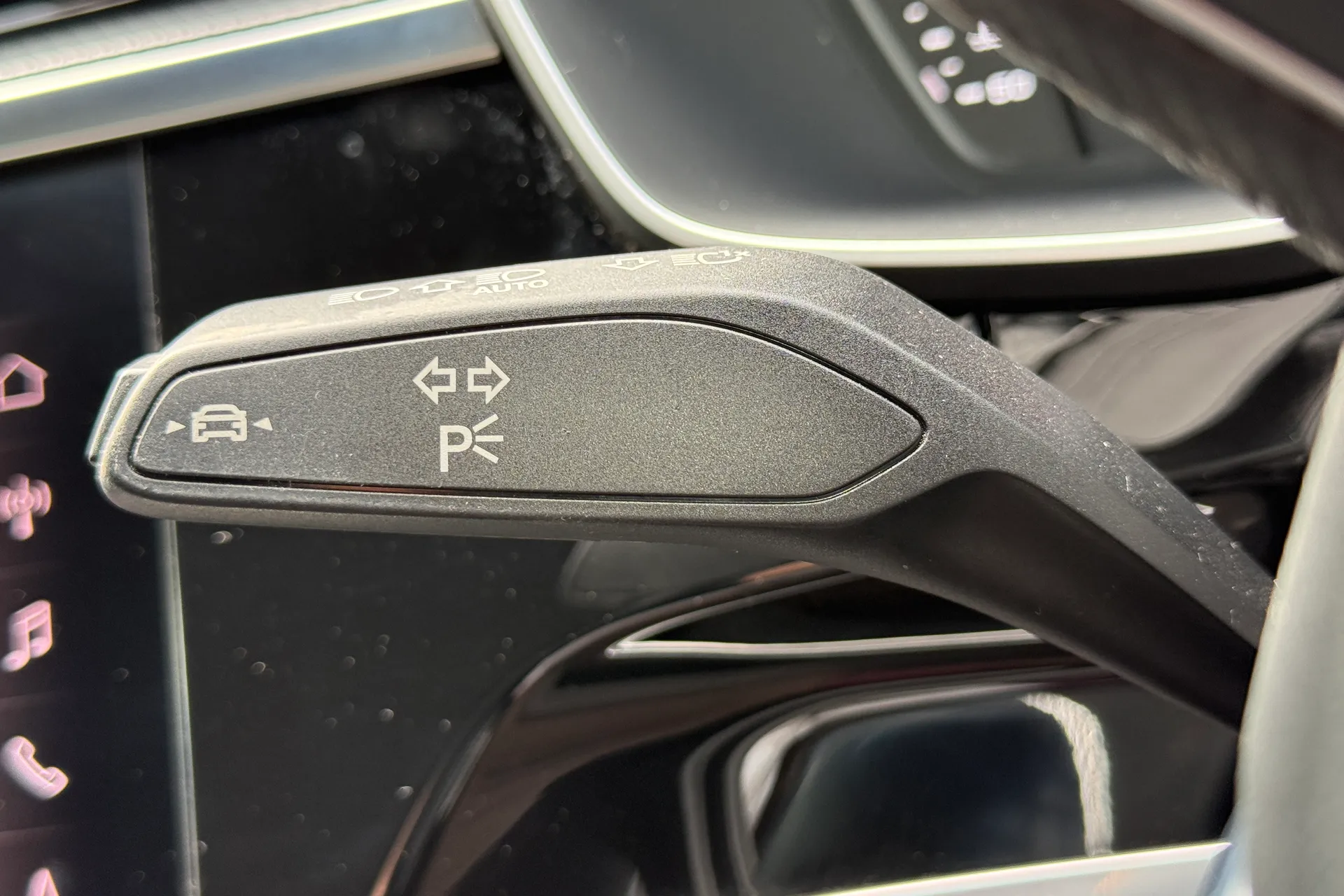 Audi Q3 thumbnail image number 17