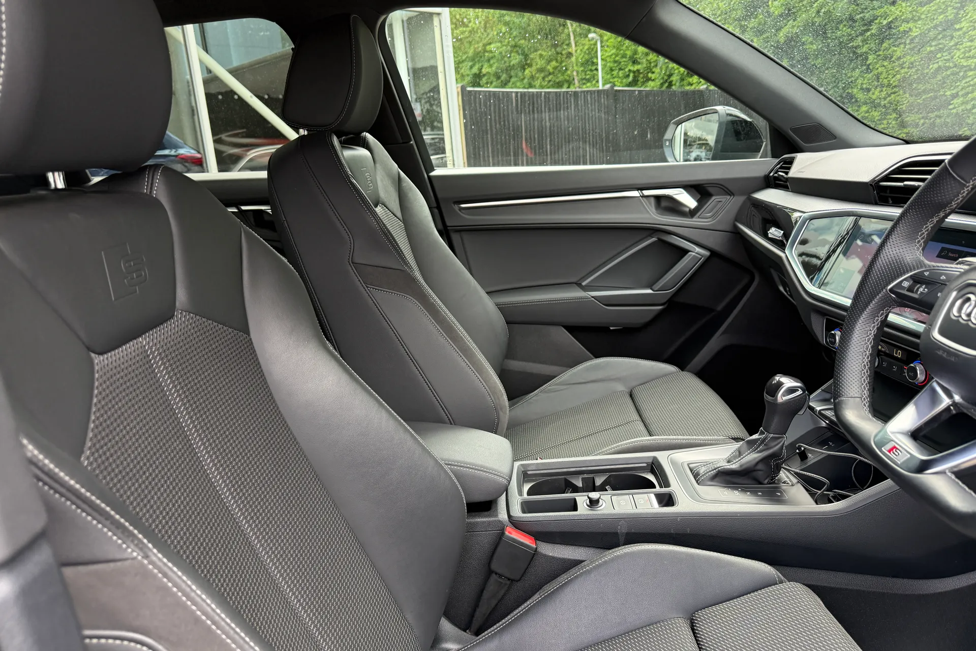 Audi Q3 thumbnail image number 30