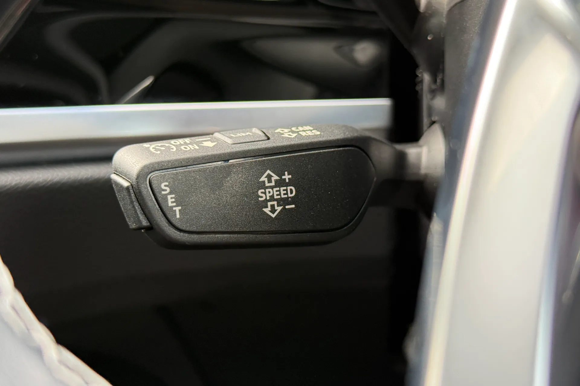 Audi Q3 thumbnail image number 16