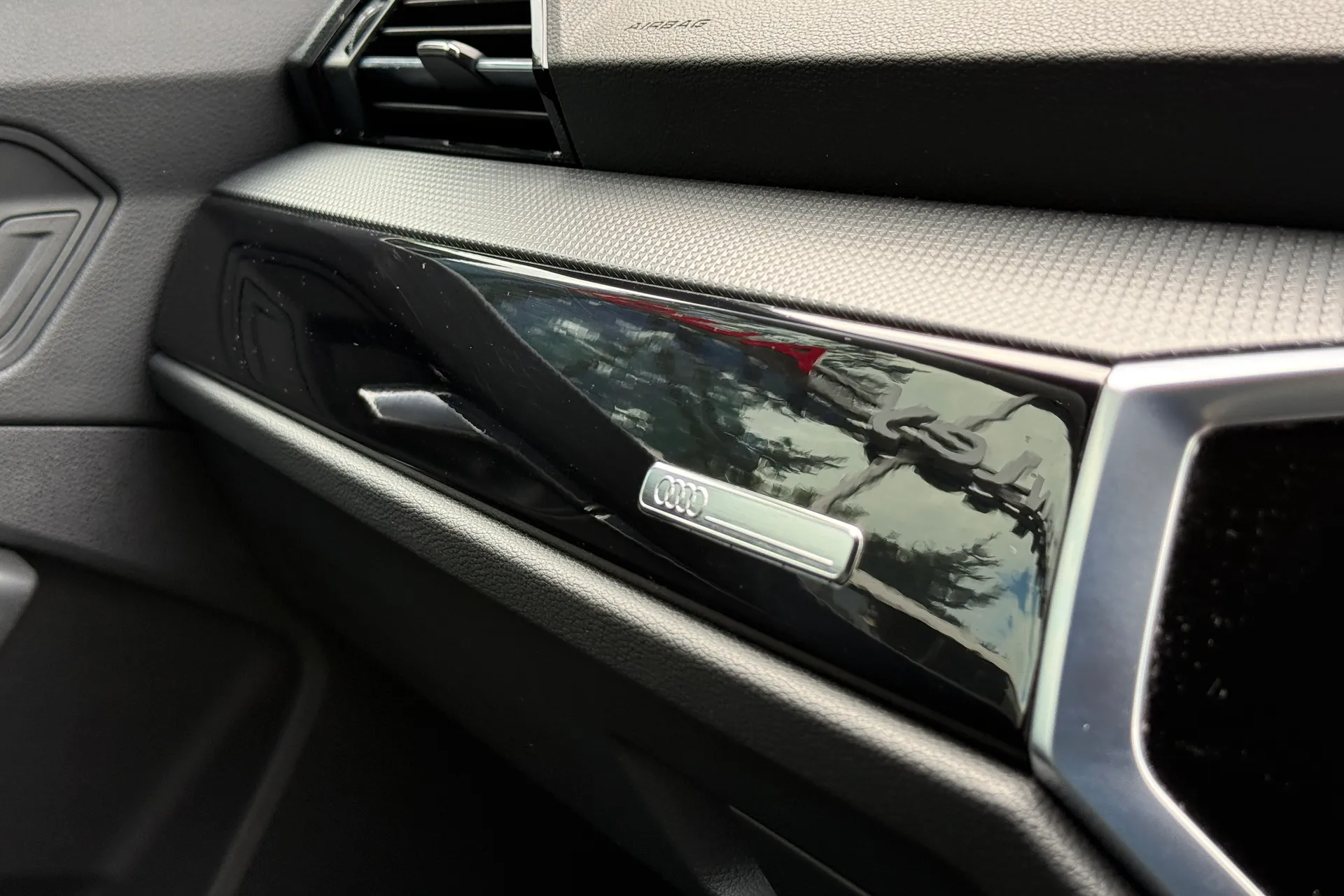 Audi Q3 thumbnail image number 23