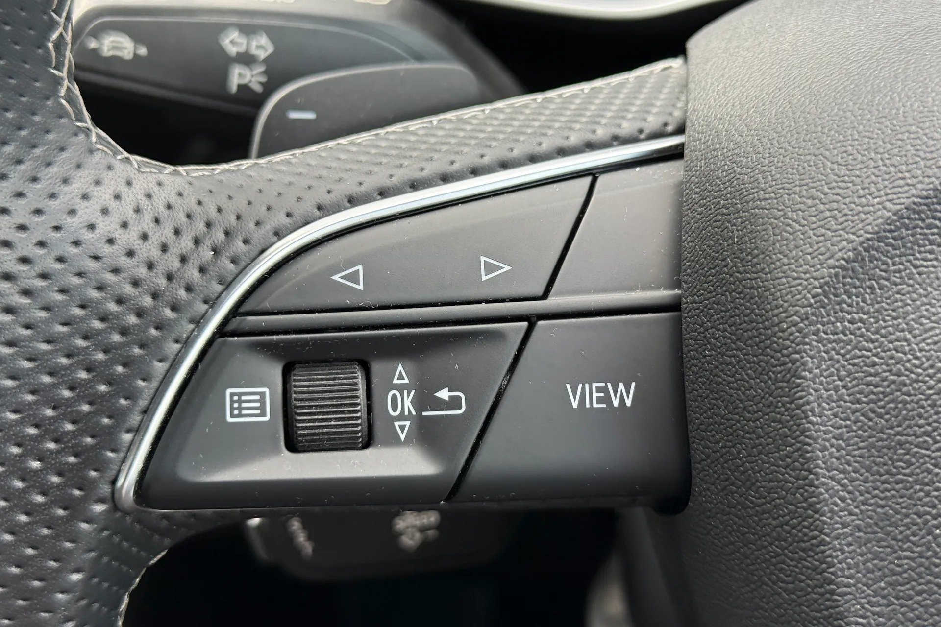 Audi Q3 thumbnail image number 26