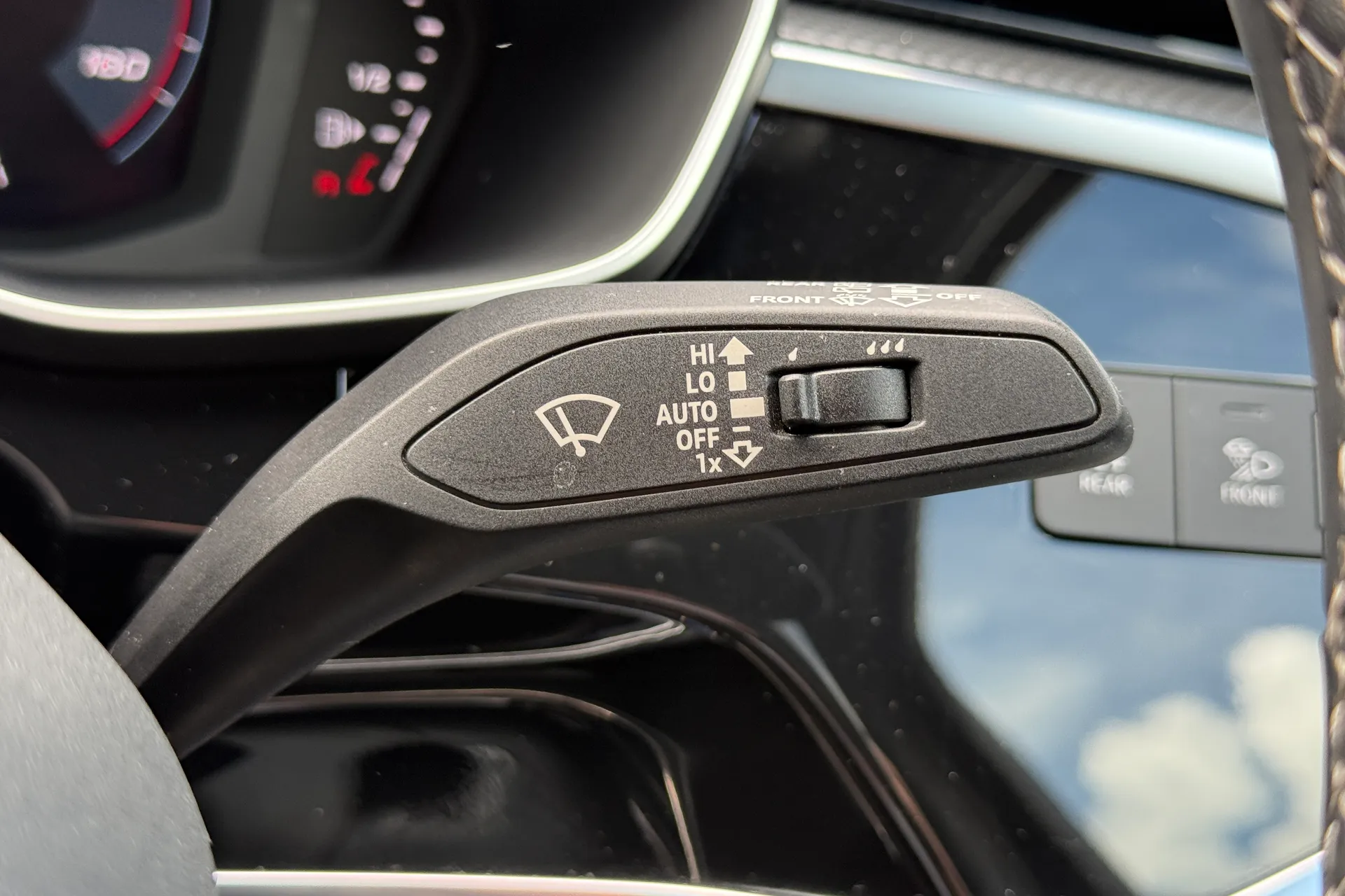 Audi Q3 thumbnail image number 18