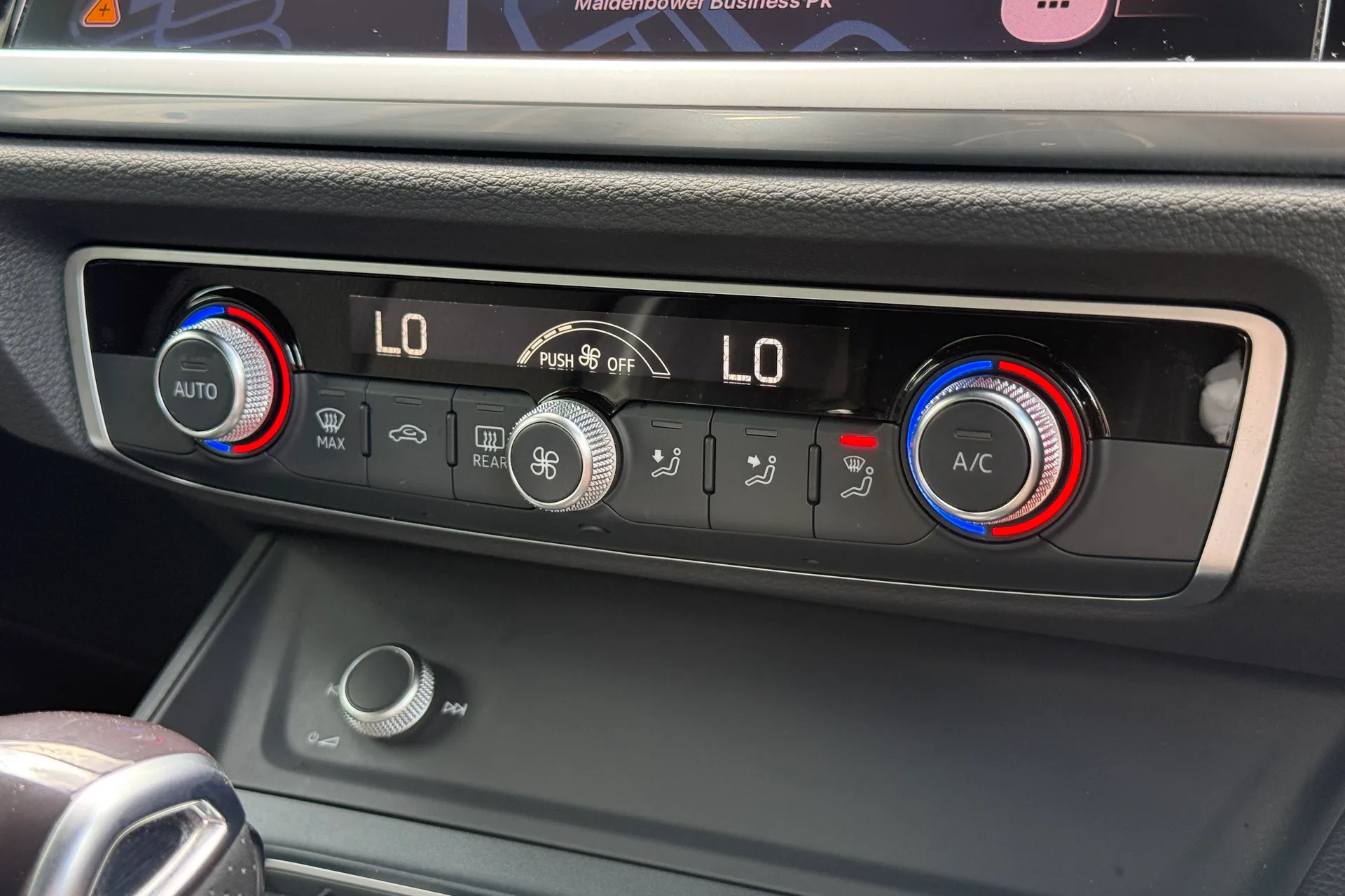 Audi Q3 thumbnail image number 15