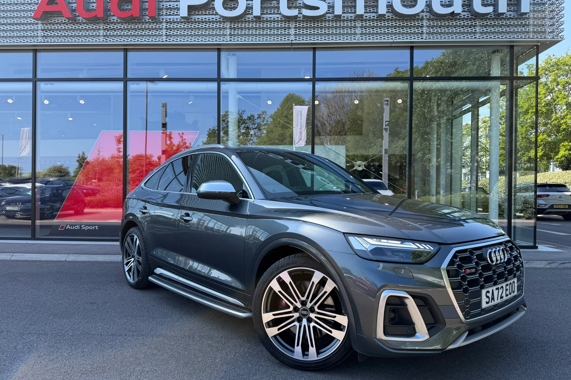 Audi Q5 focused image