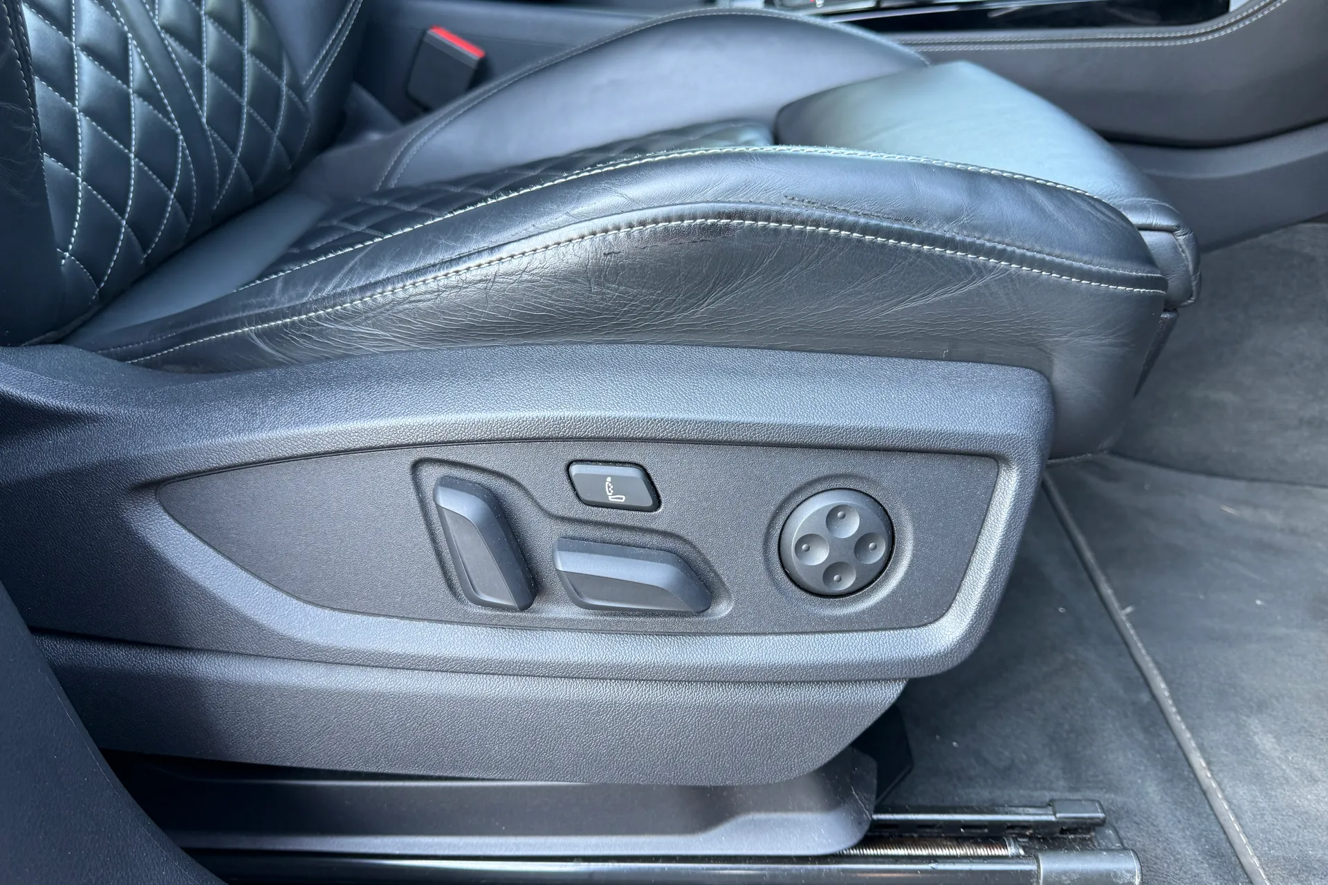 Audi Q5 thumbnail image number 28