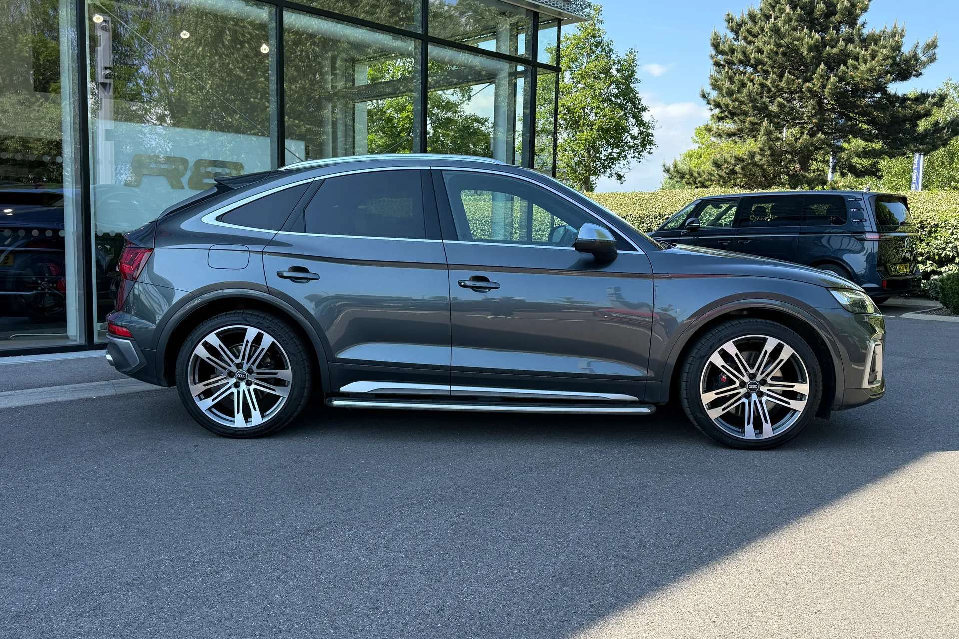 Audi Q5 thumbnail image number 2