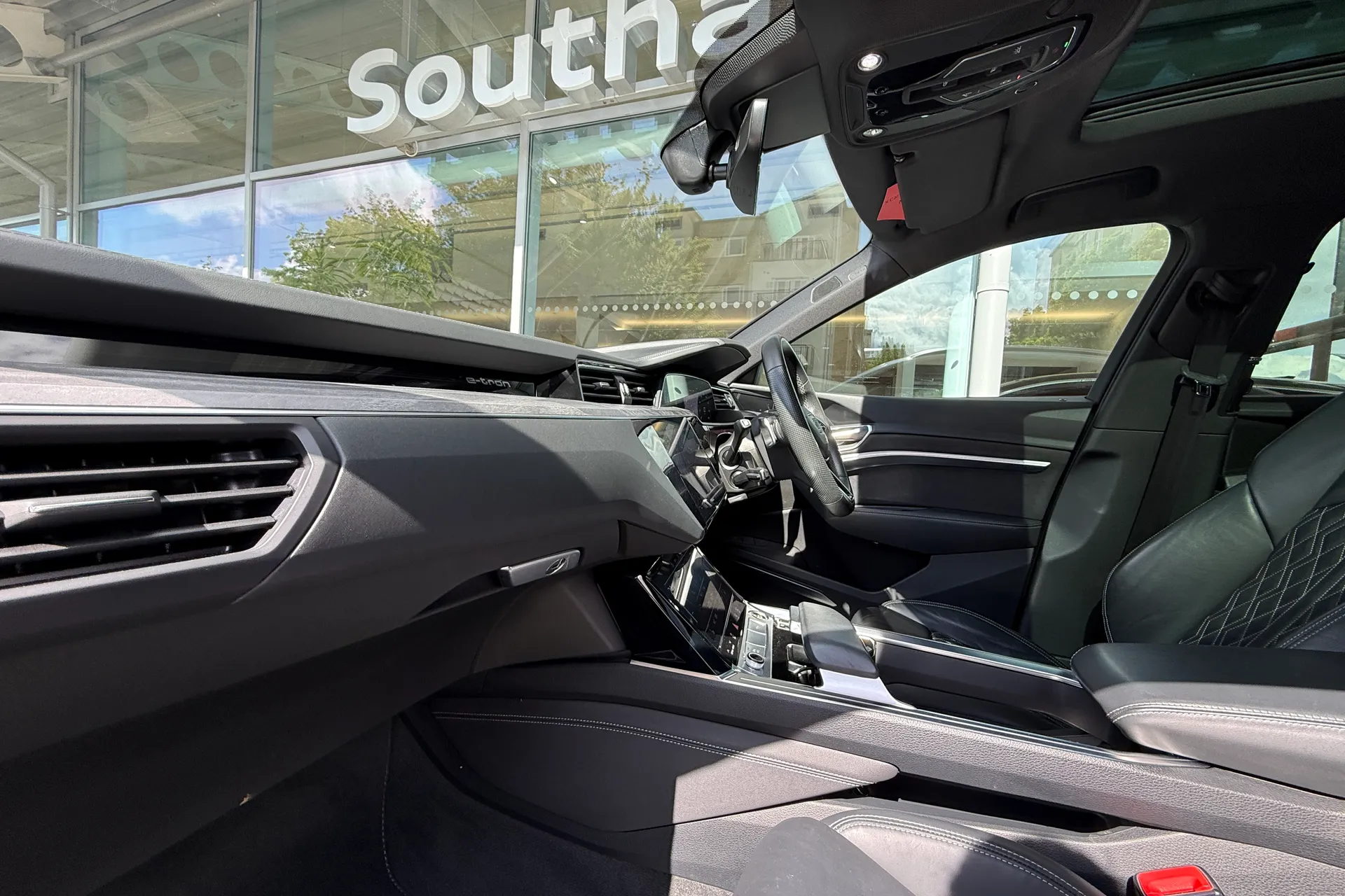 Audi e-tron thumbnail image number 11