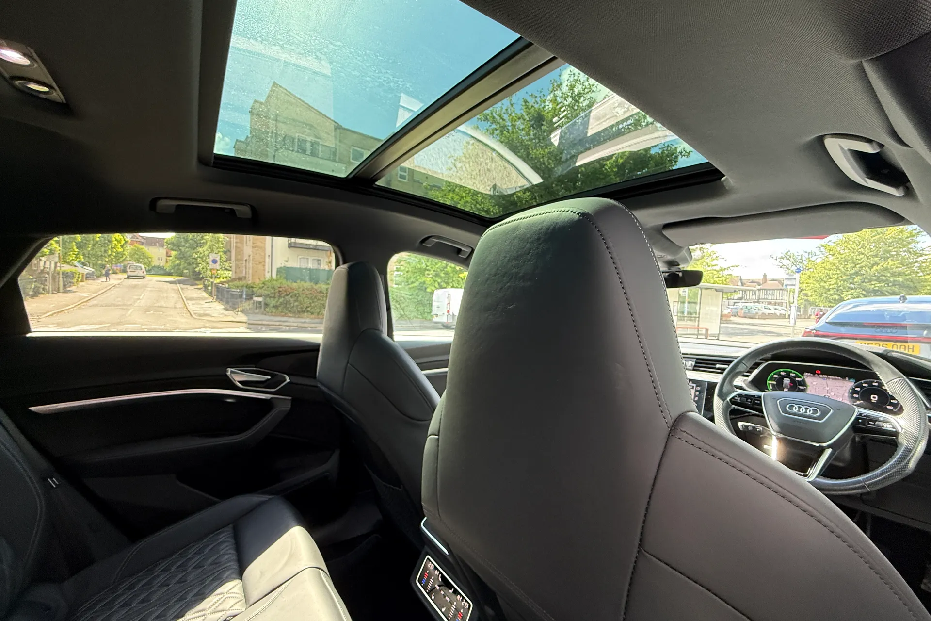 Audi e-tron thumbnail image number 43