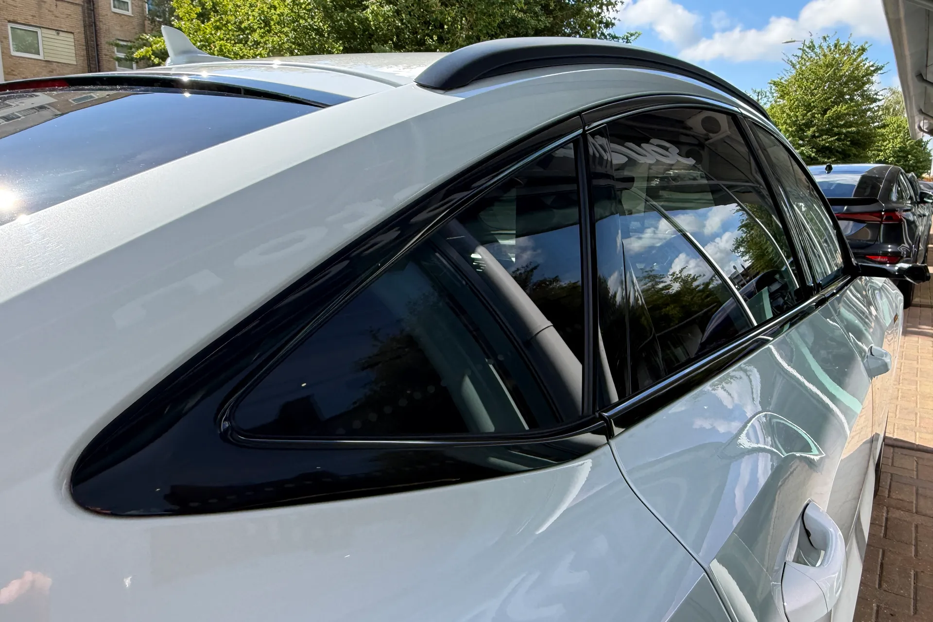 Audi e-tron thumbnail image number 41