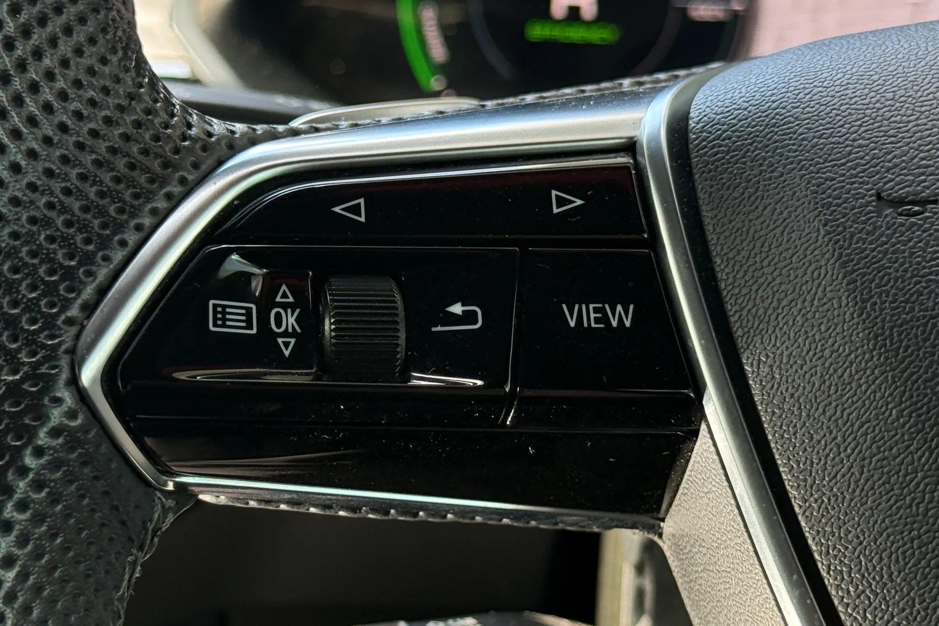 Audi e-tron thumbnail image number 18