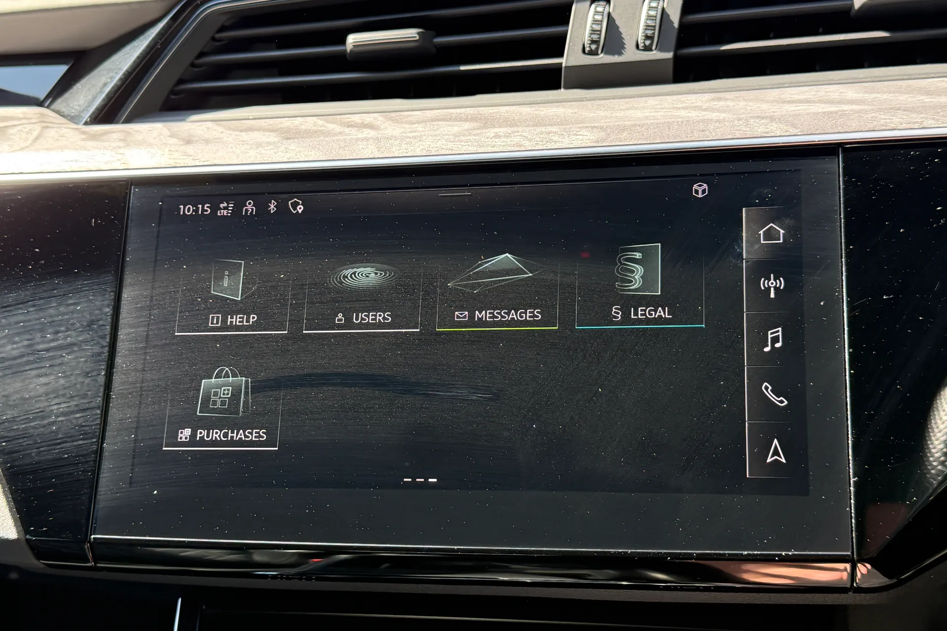Audi e-tron thumbnail image number 30