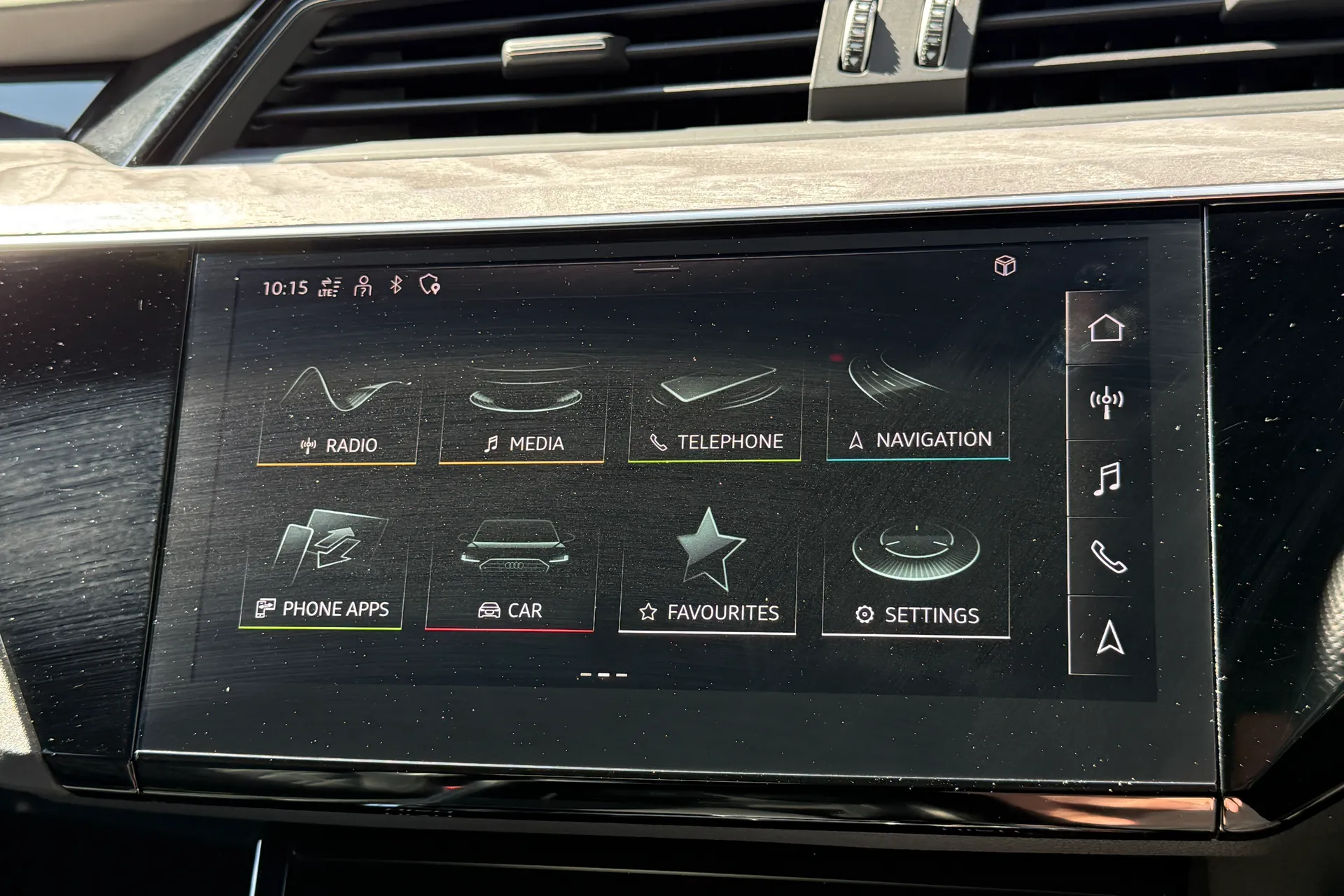 Audi e-tron thumbnail image number 29