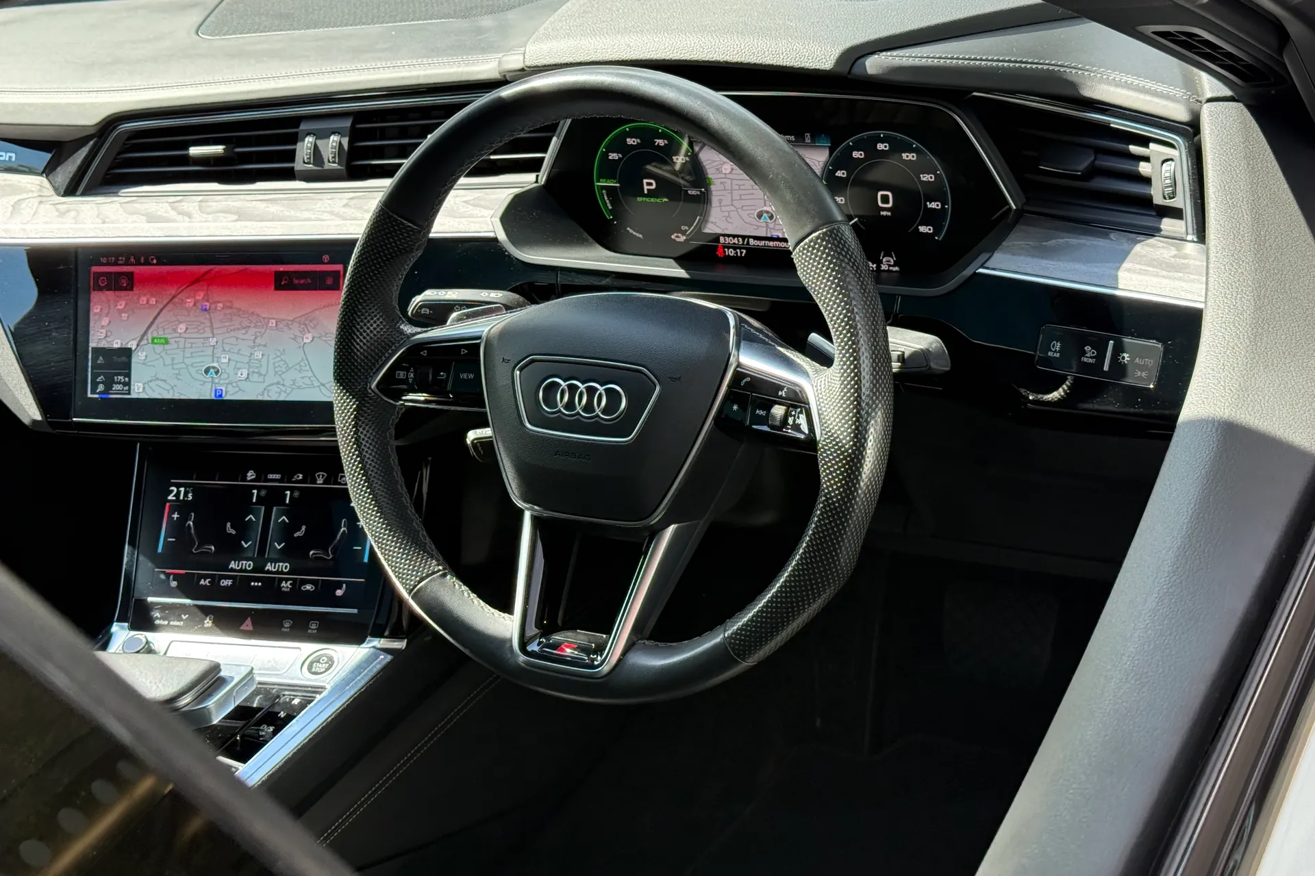 Audi e-tron thumbnail image number 38
