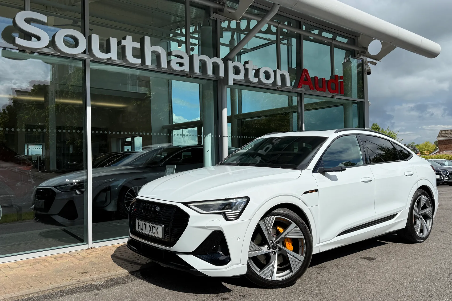 Audi e-tron thumbnail image number 64