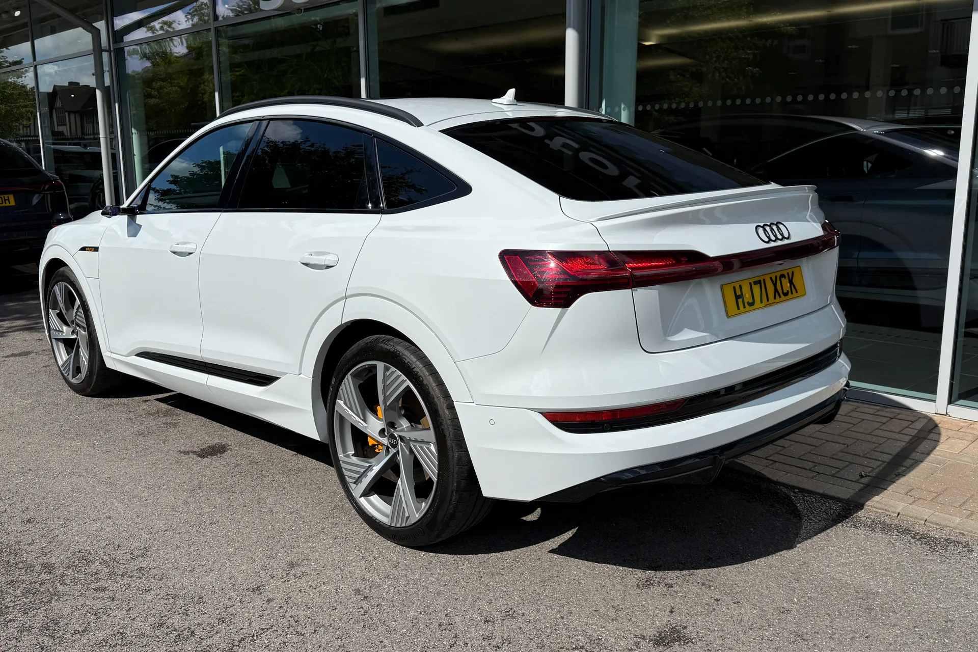 Audi e-tron thumbnail image number 12