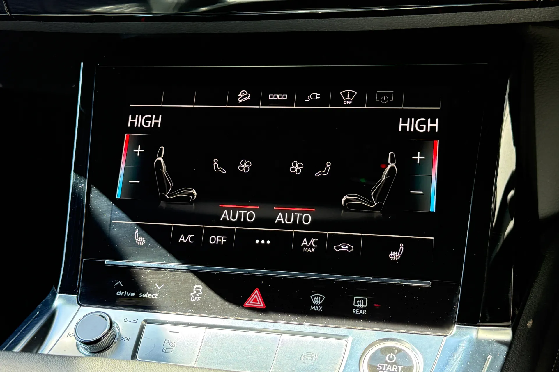 Audi e-tron thumbnail image number 27