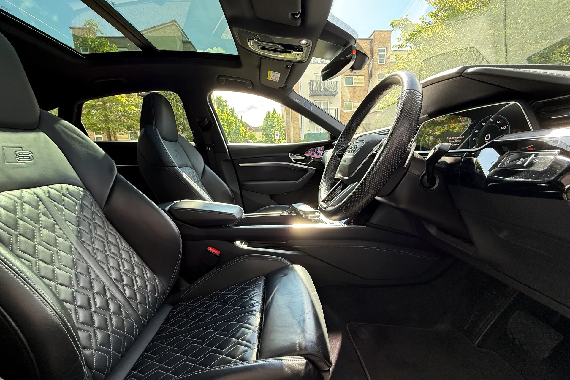 Audi e-tron thumbnail image number 37