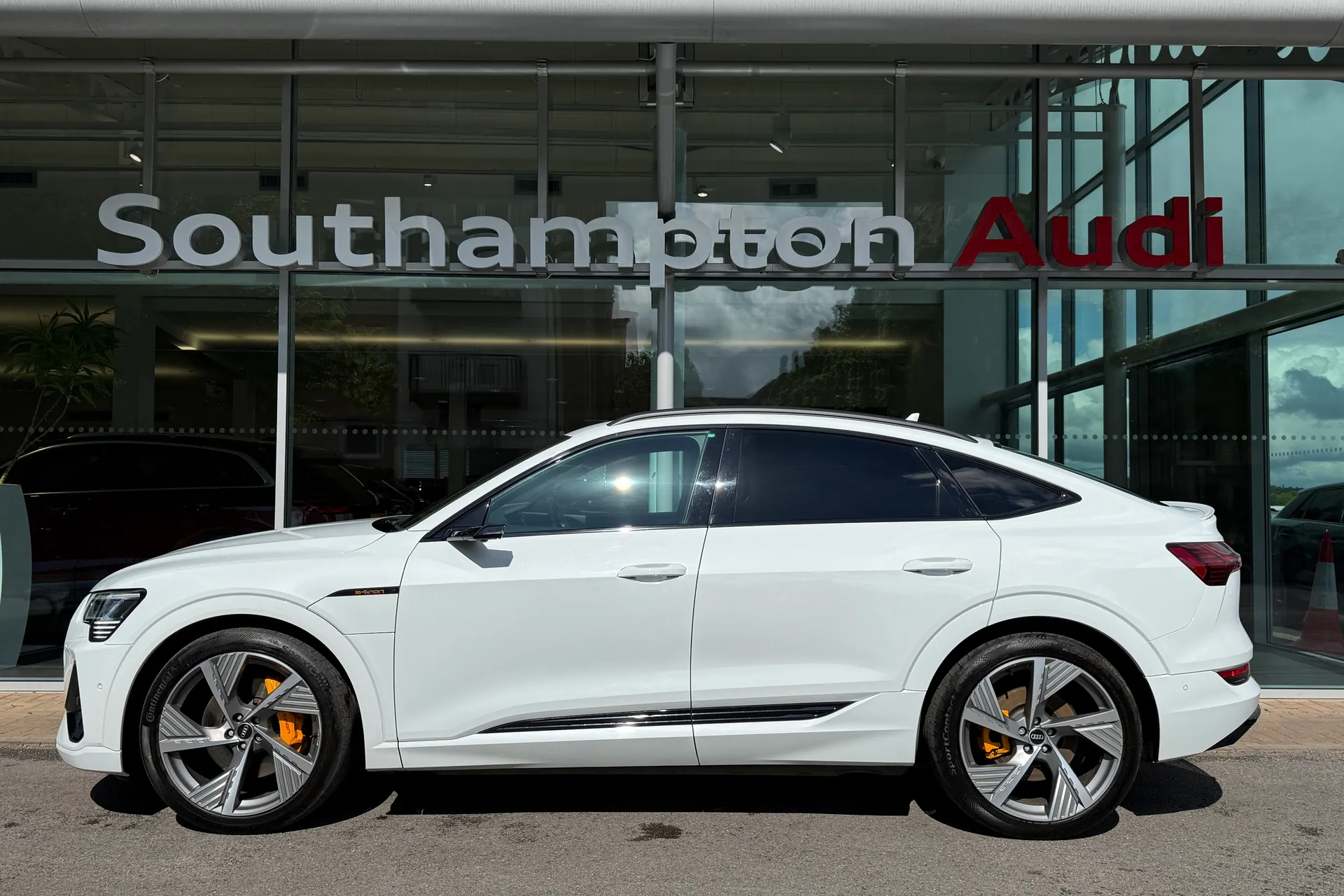 Audi e-tron thumbnail image number 55