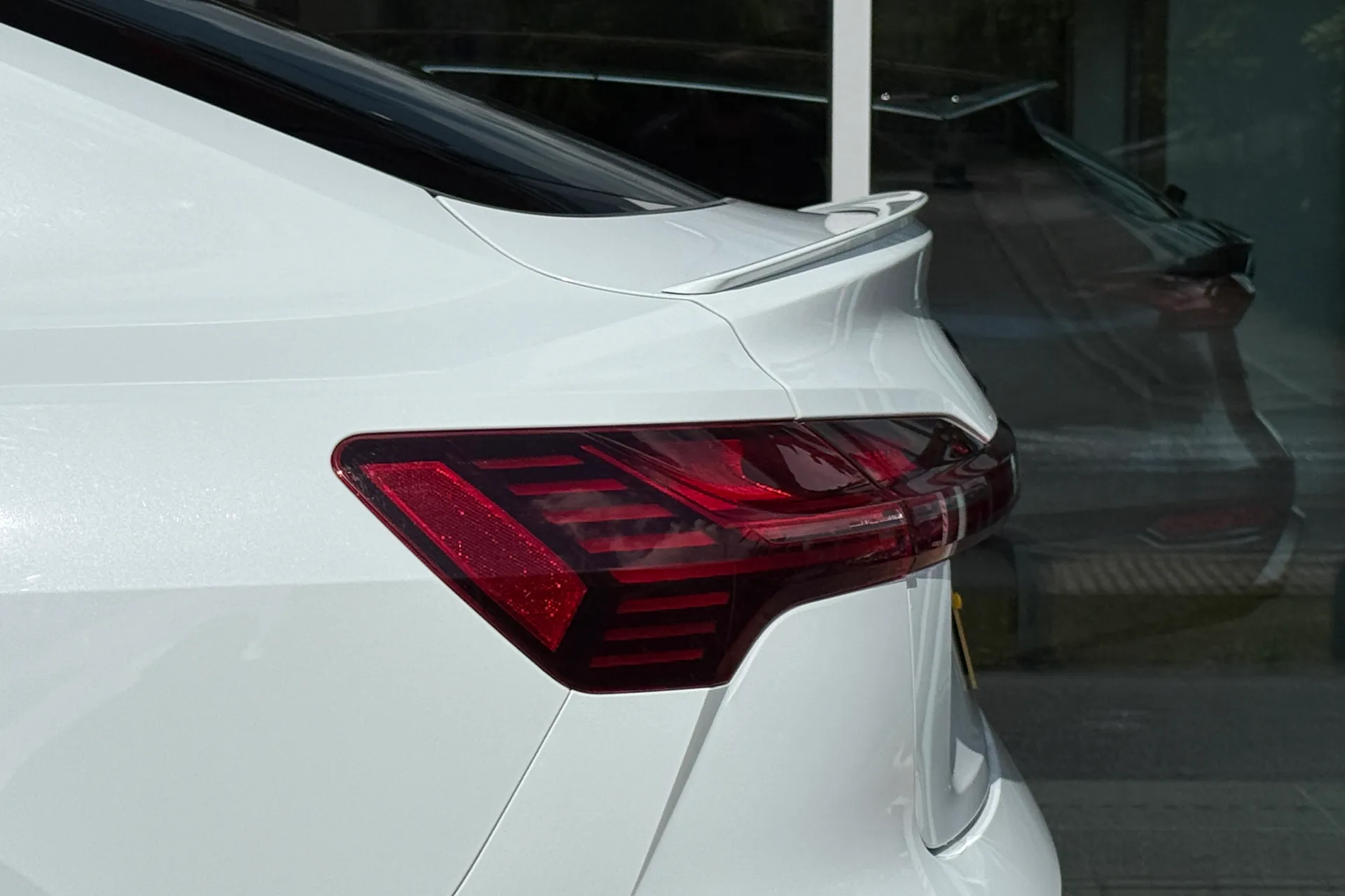 Audi e-tron thumbnail image number 53