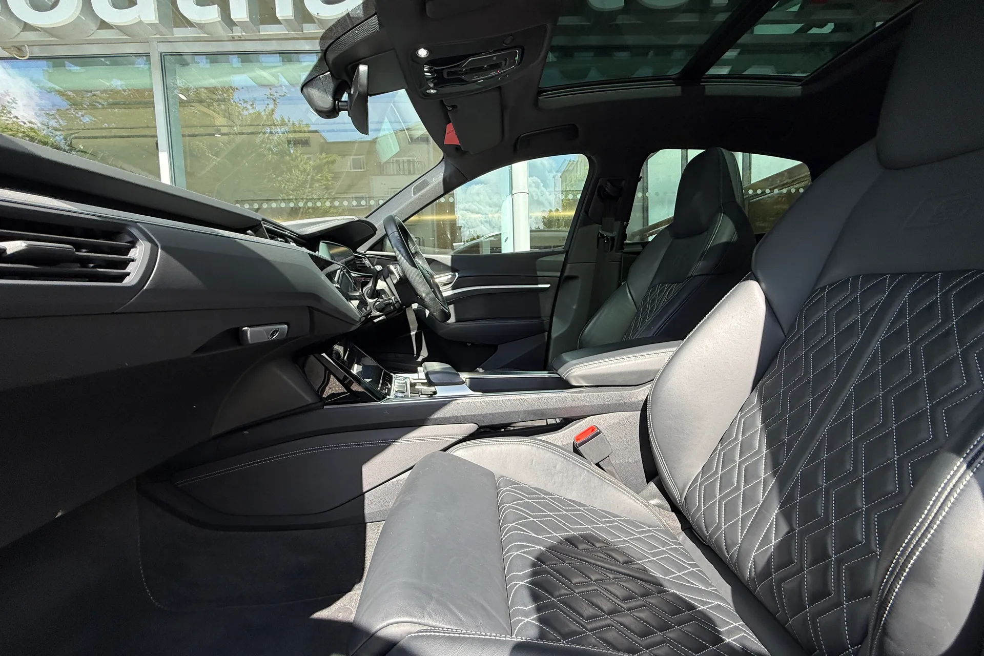 Audi e-tron thumbnail image number 58