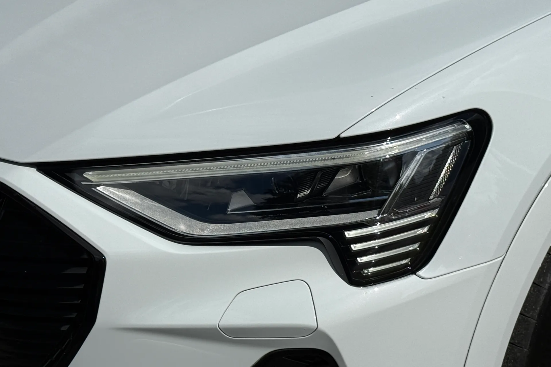Audi e-tron thumbnail image number 60