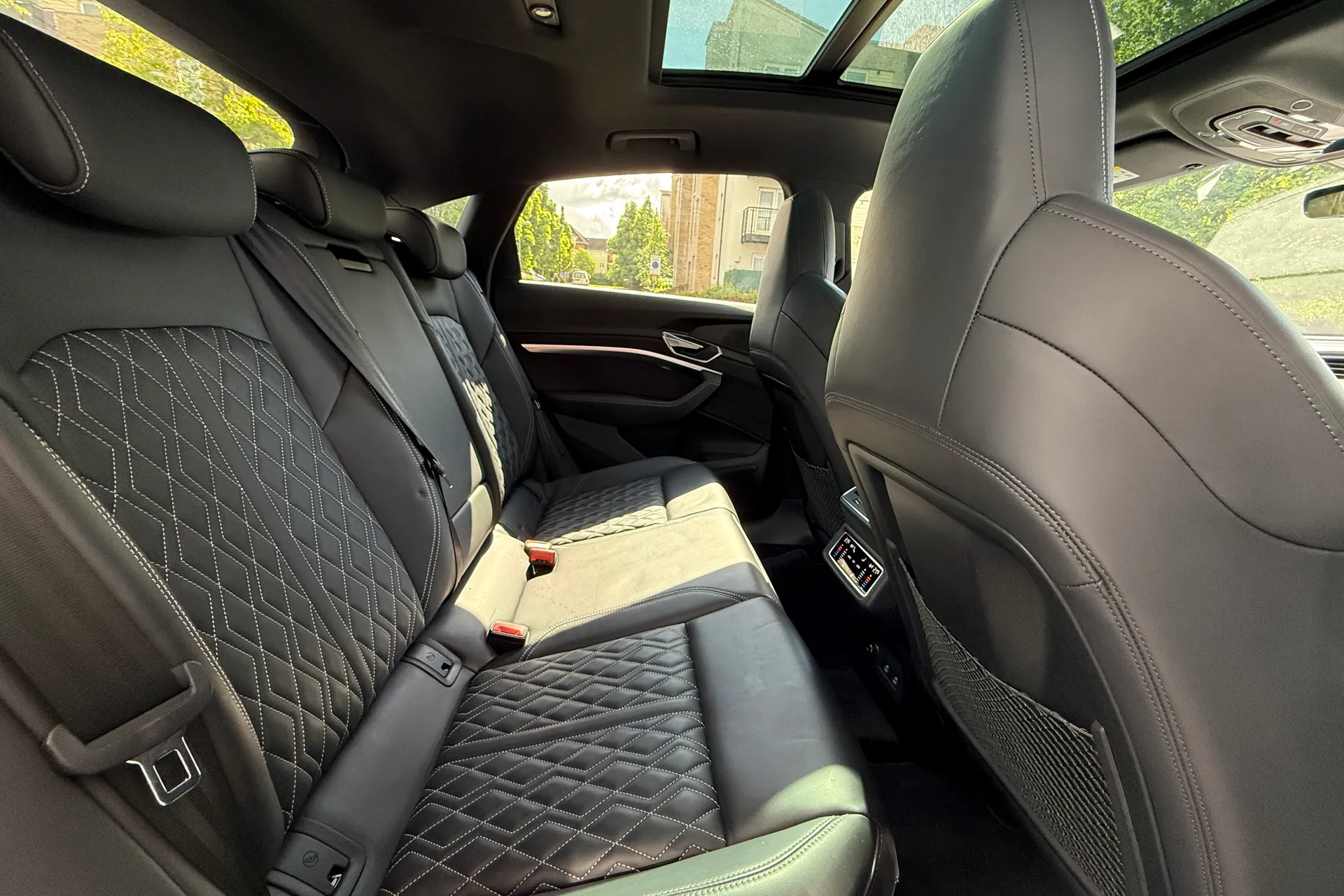 Audi e-tron thumbnail image number 44