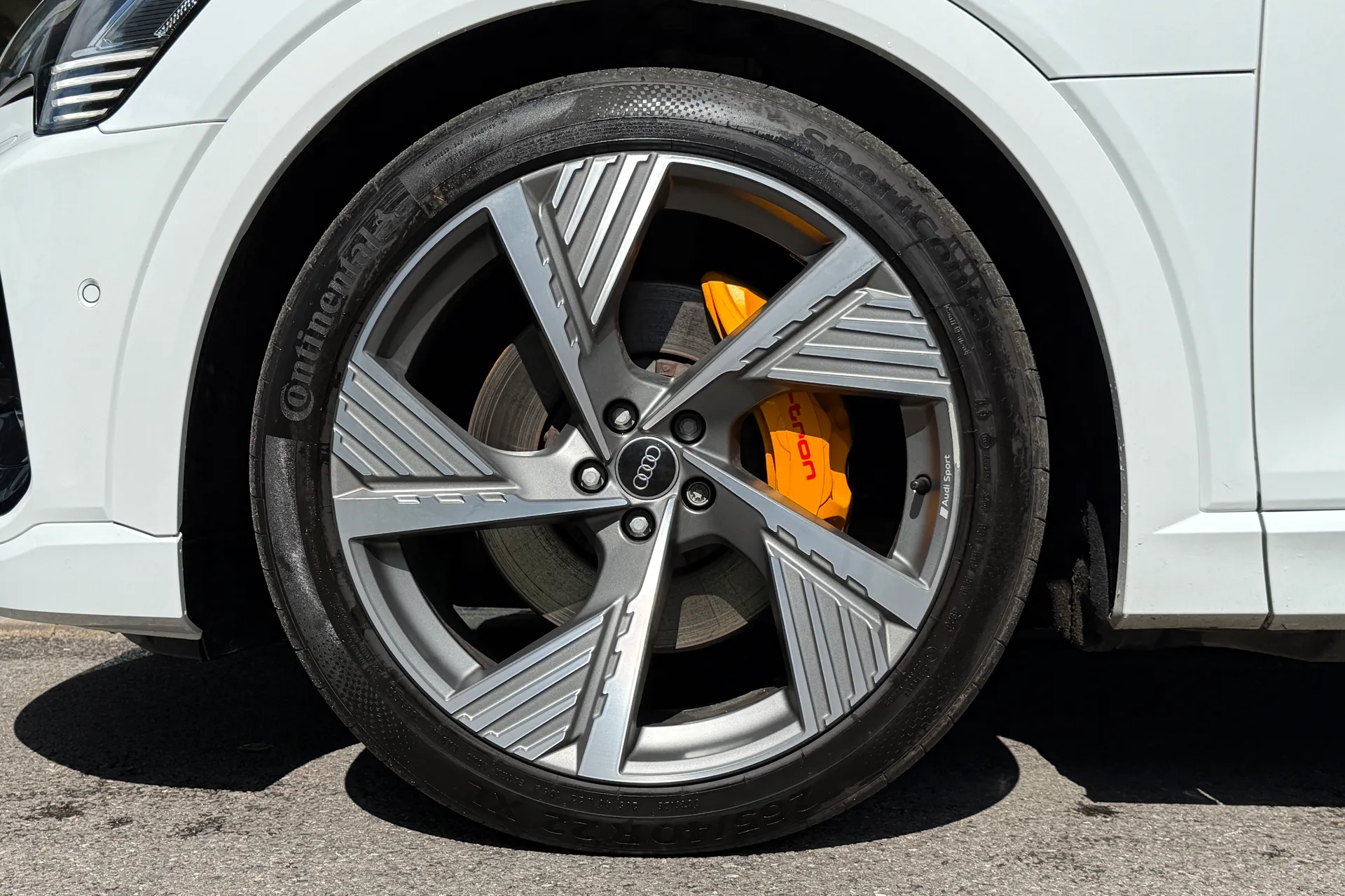 Audi e-tron thumbnail image number 13