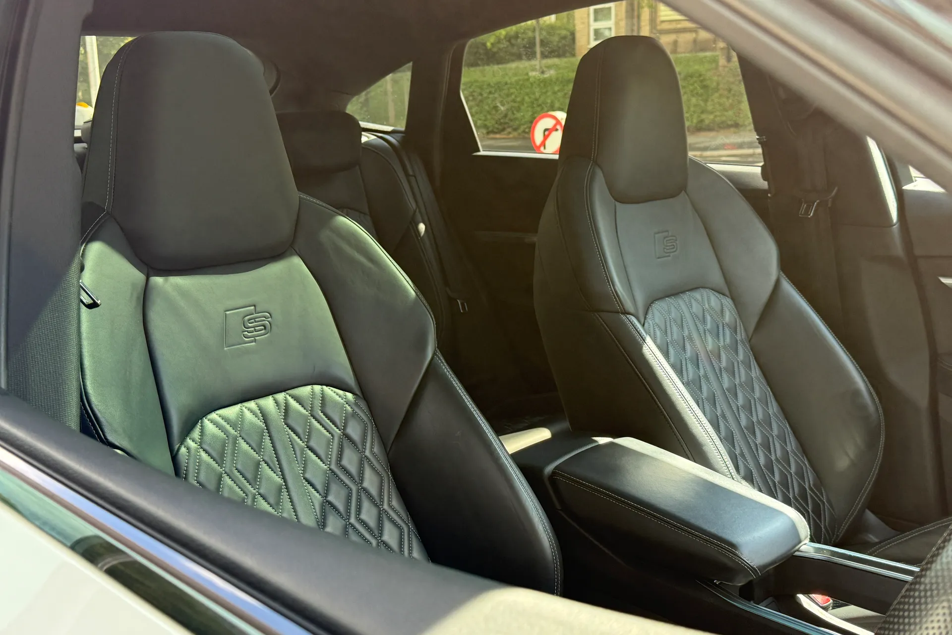 Audi e-tron thumbnail image number 39