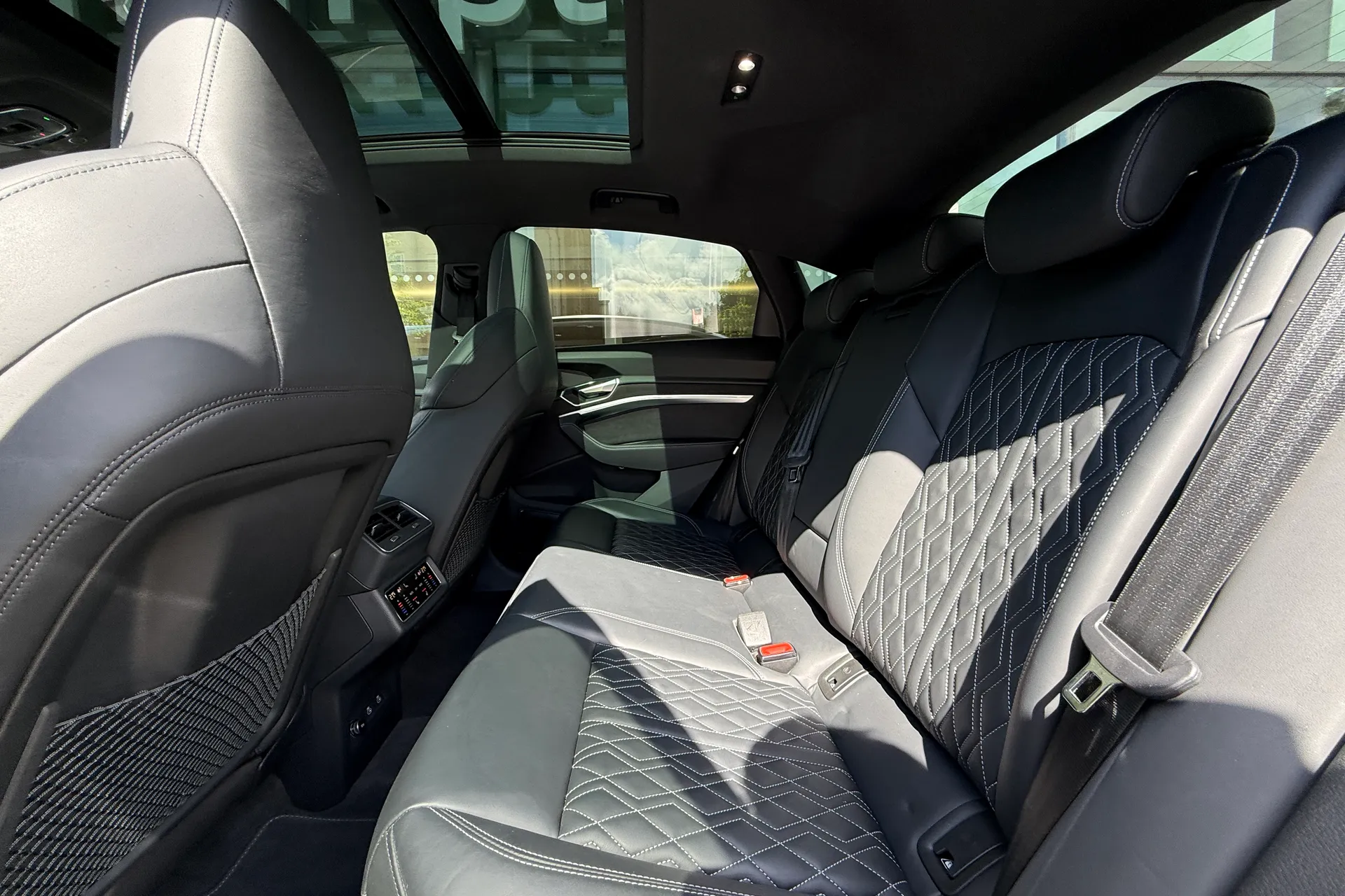 Audi e-tron thumbnail image number 56
