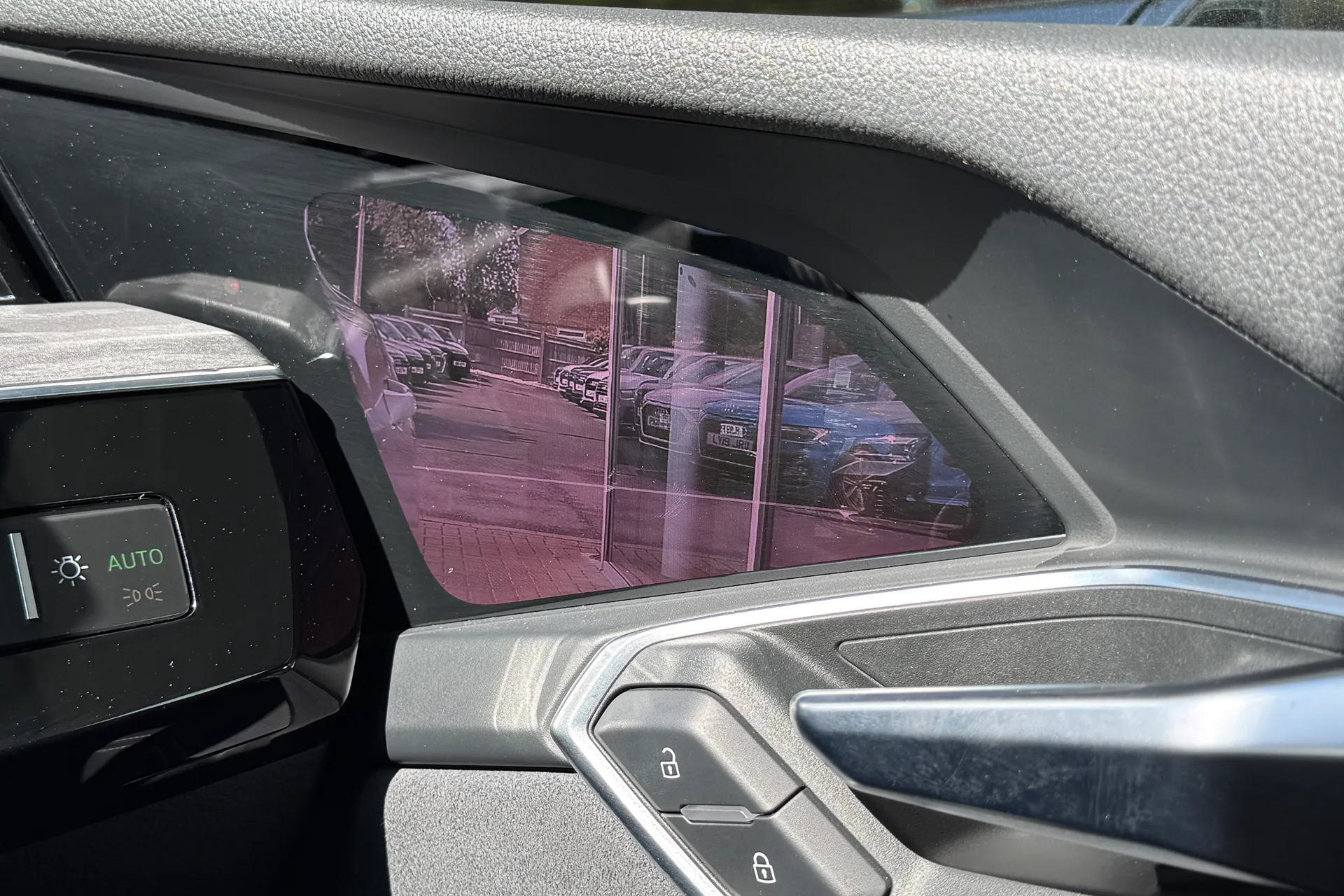Audi e-tron thumbnail image number 35