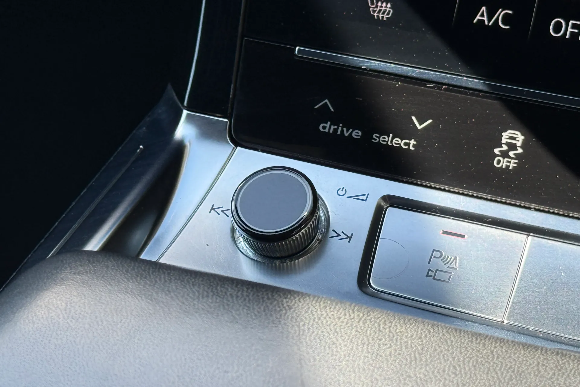 Audi e-tron thumbnail image number 28