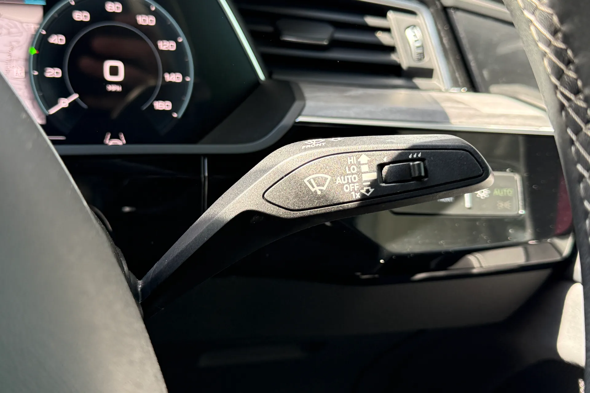 Audi e-tron thumbnail image number 22