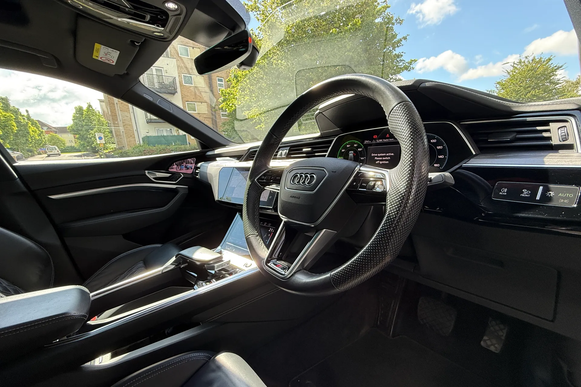 Audi e-tron thumbnail image number 14