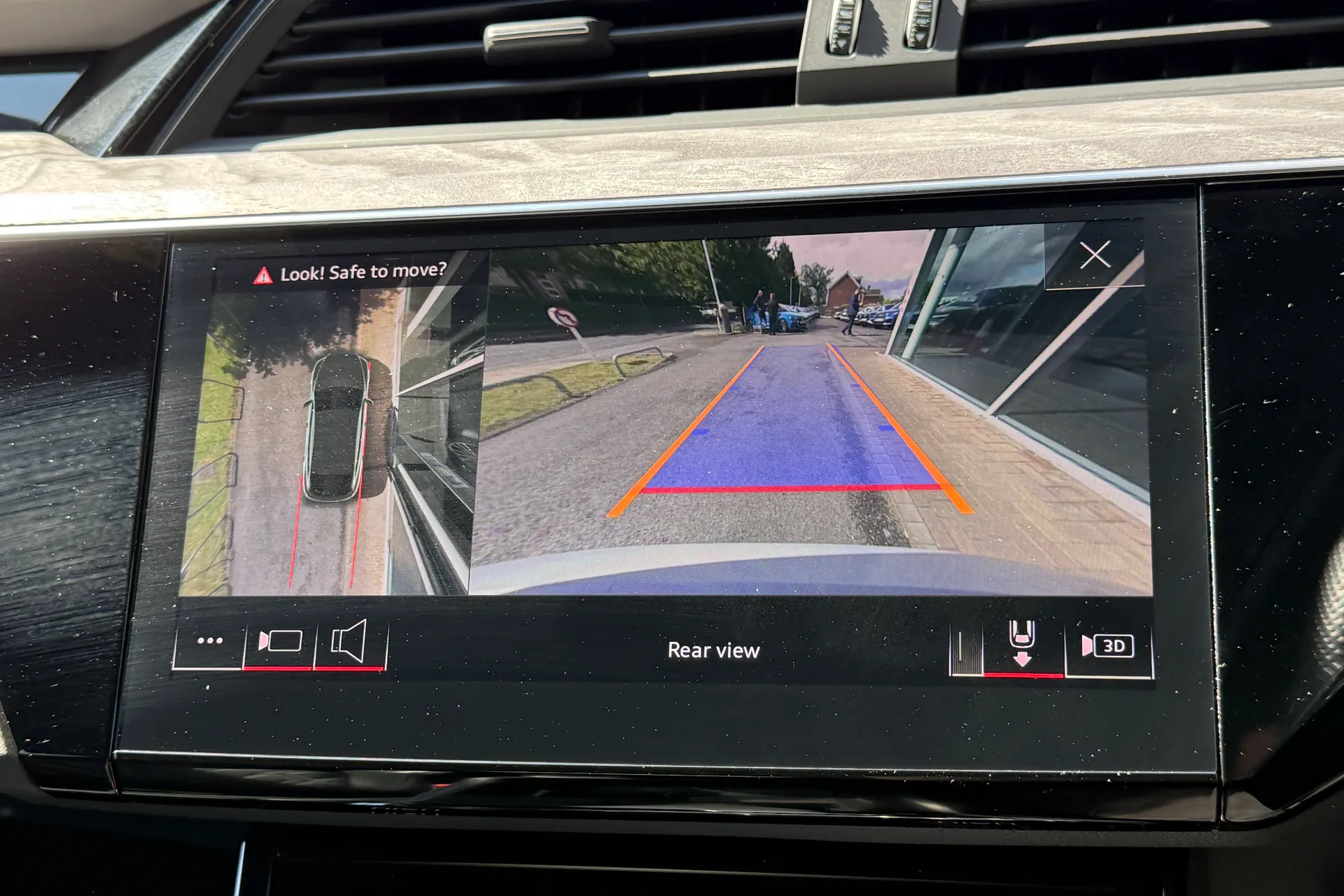 Audi e-tron thumbnail image number 5