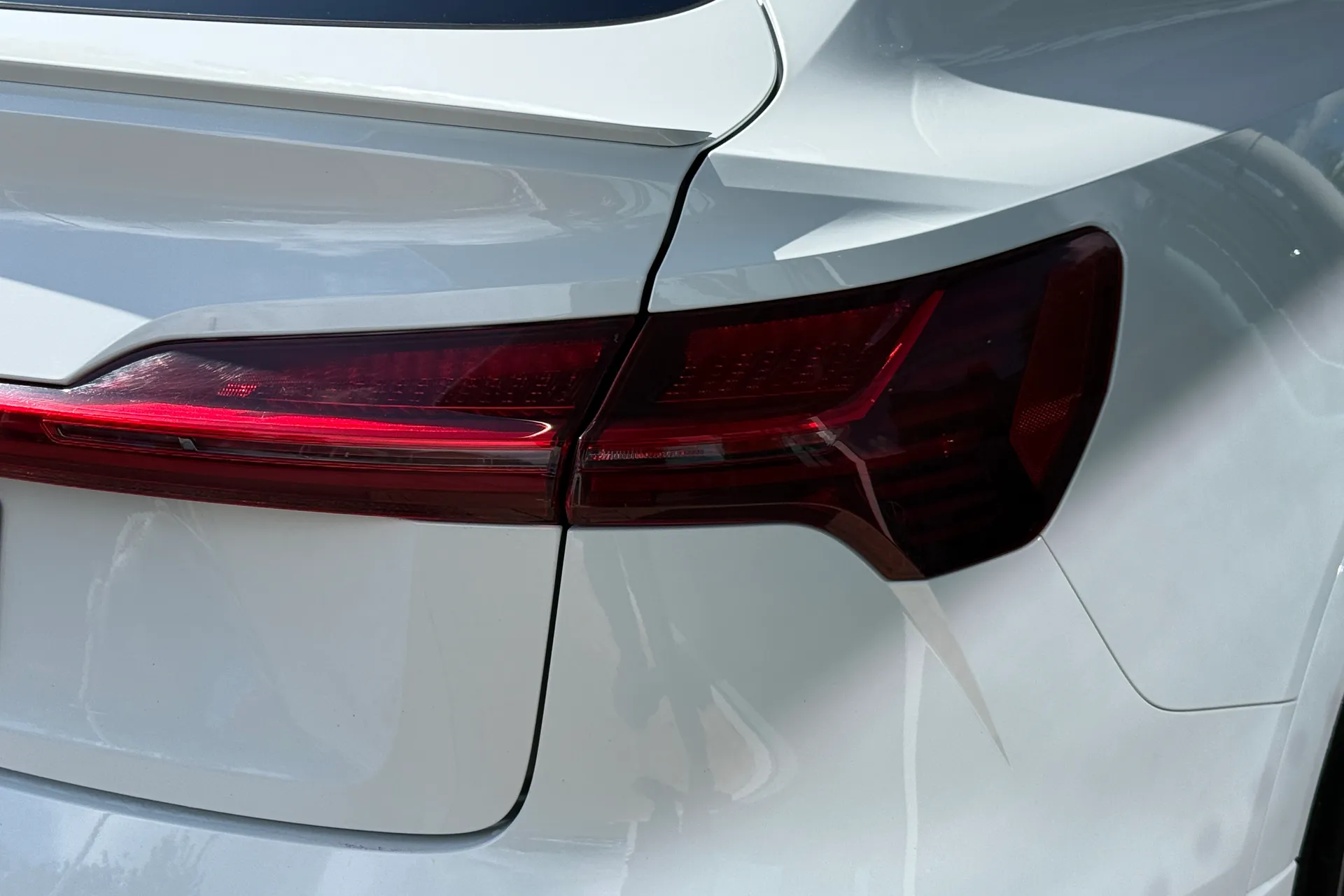 Audi e-tron thumbnail image number 50